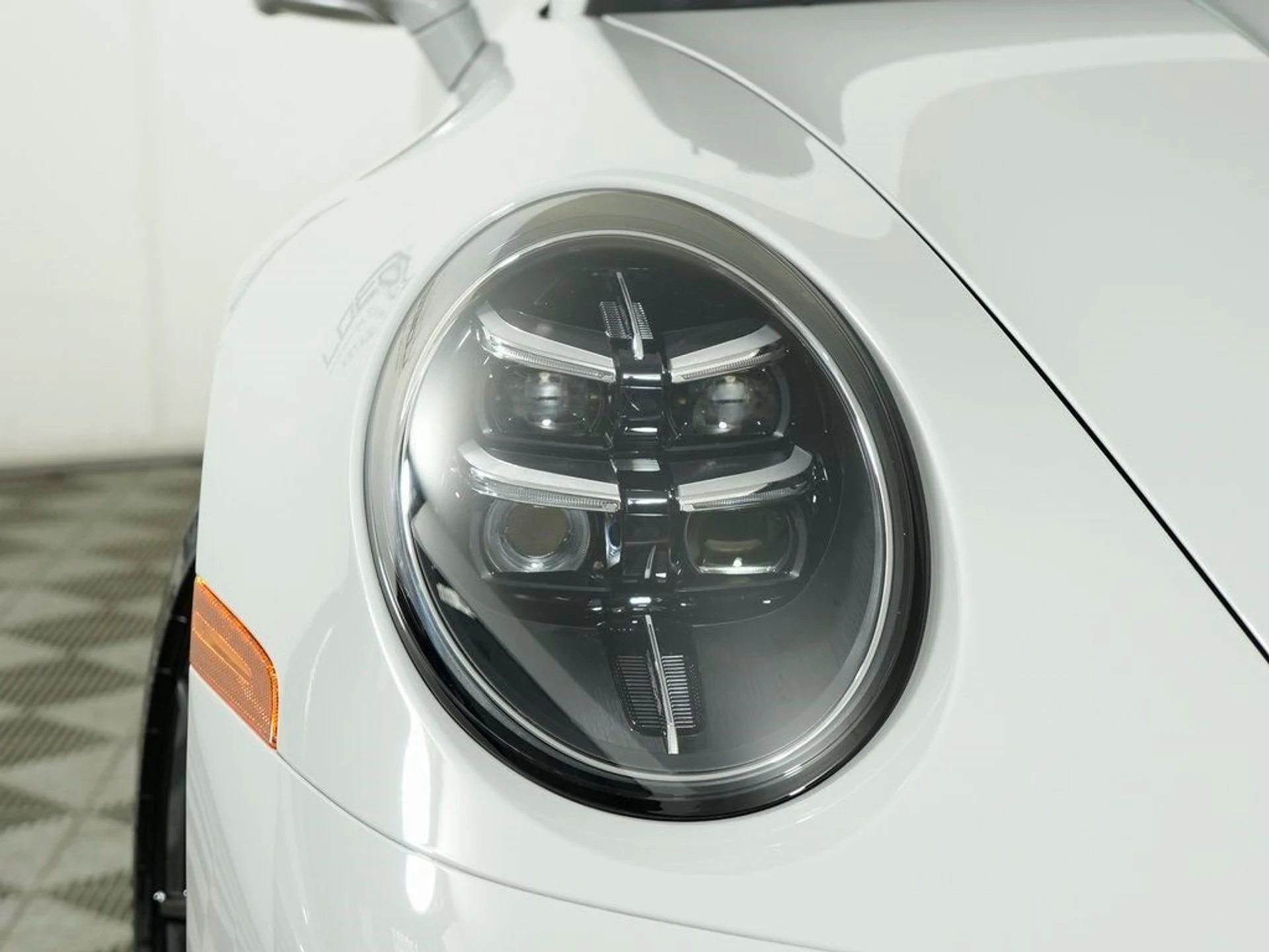 mph010_603630748_11_51e4d13a40