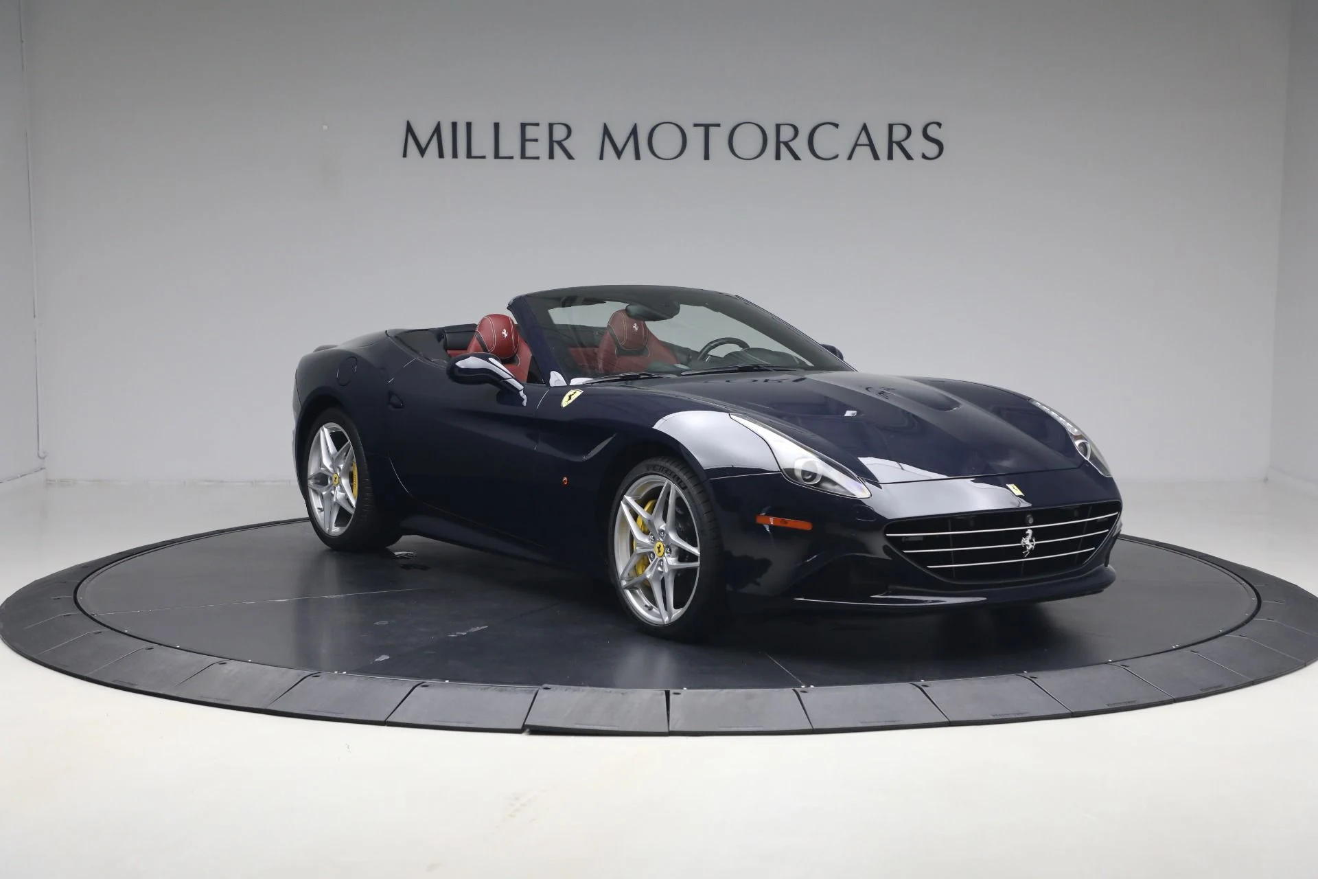 mph010_604154711_Used_2016_Ferrari_California_T_1779312555_1f7a308f5b