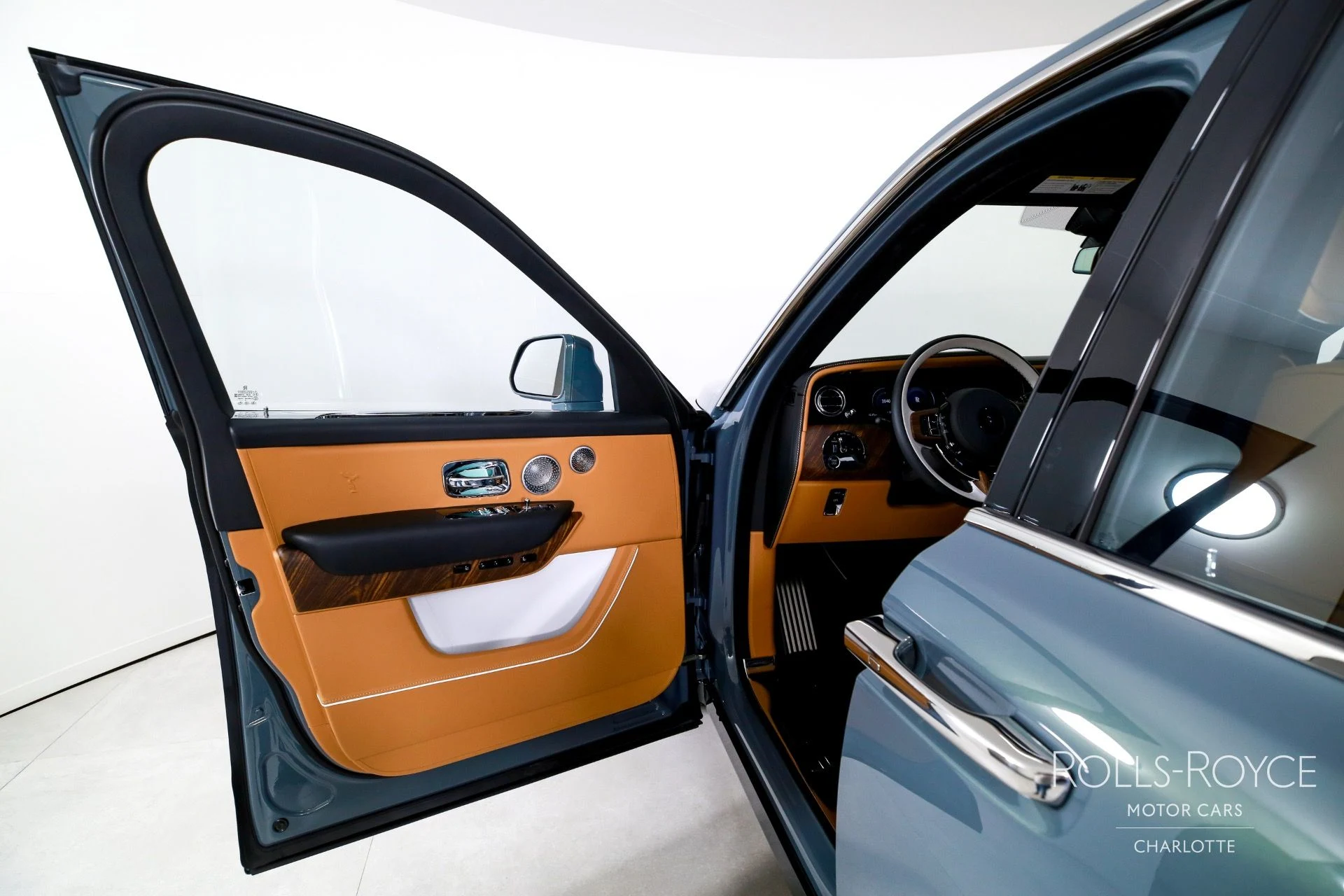 mph010_613052781_Used_2025_Rolls_Royce_Cullinan_1759510735_6a335f9669