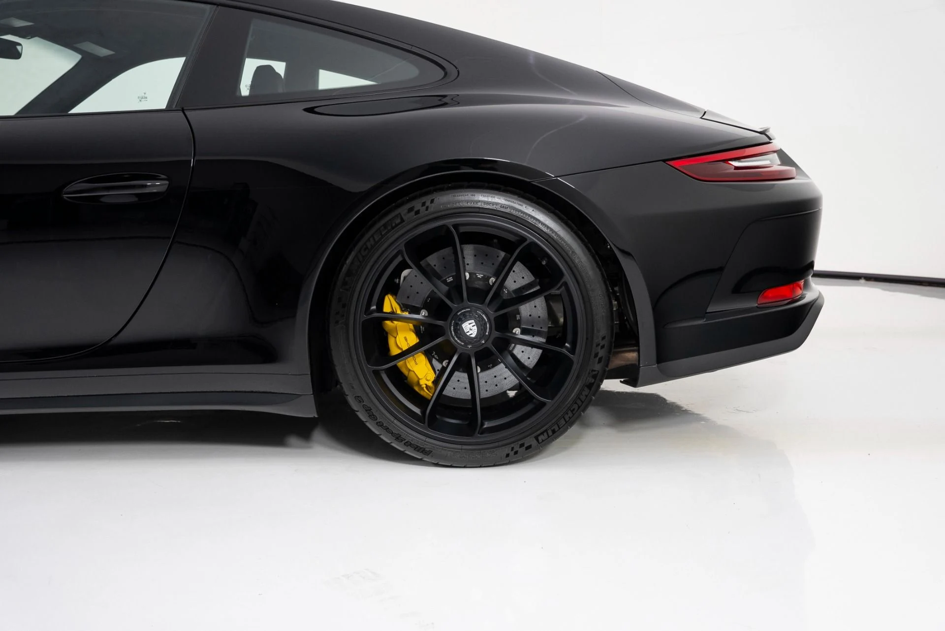 mph010_61892457_Used_2018_Porsche_911_GT_3_1758757115_4dcd9fe340