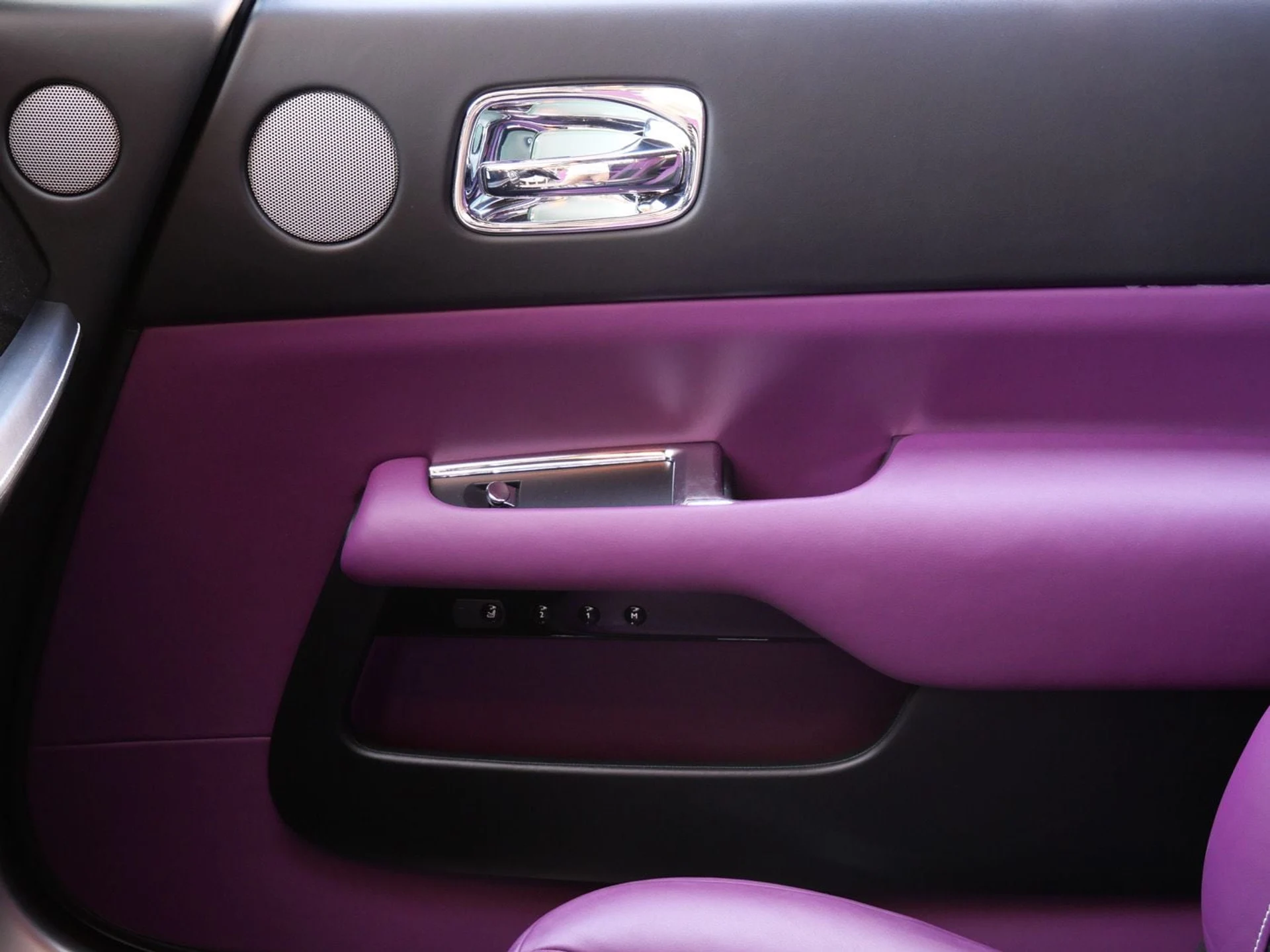 mph010_619053500_9082e56243e70b6dca6d414c36994152x_344c7ee453