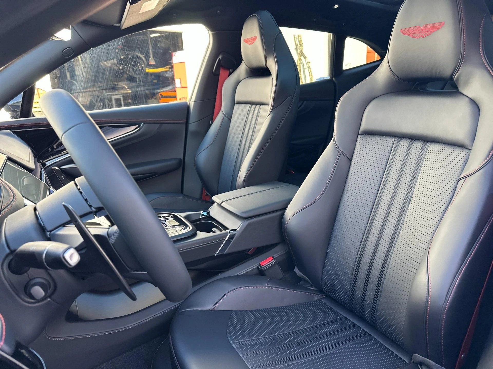 mph010_627382282_New_2026_Aston_Martin_DBX_1761314822_f7f156d767