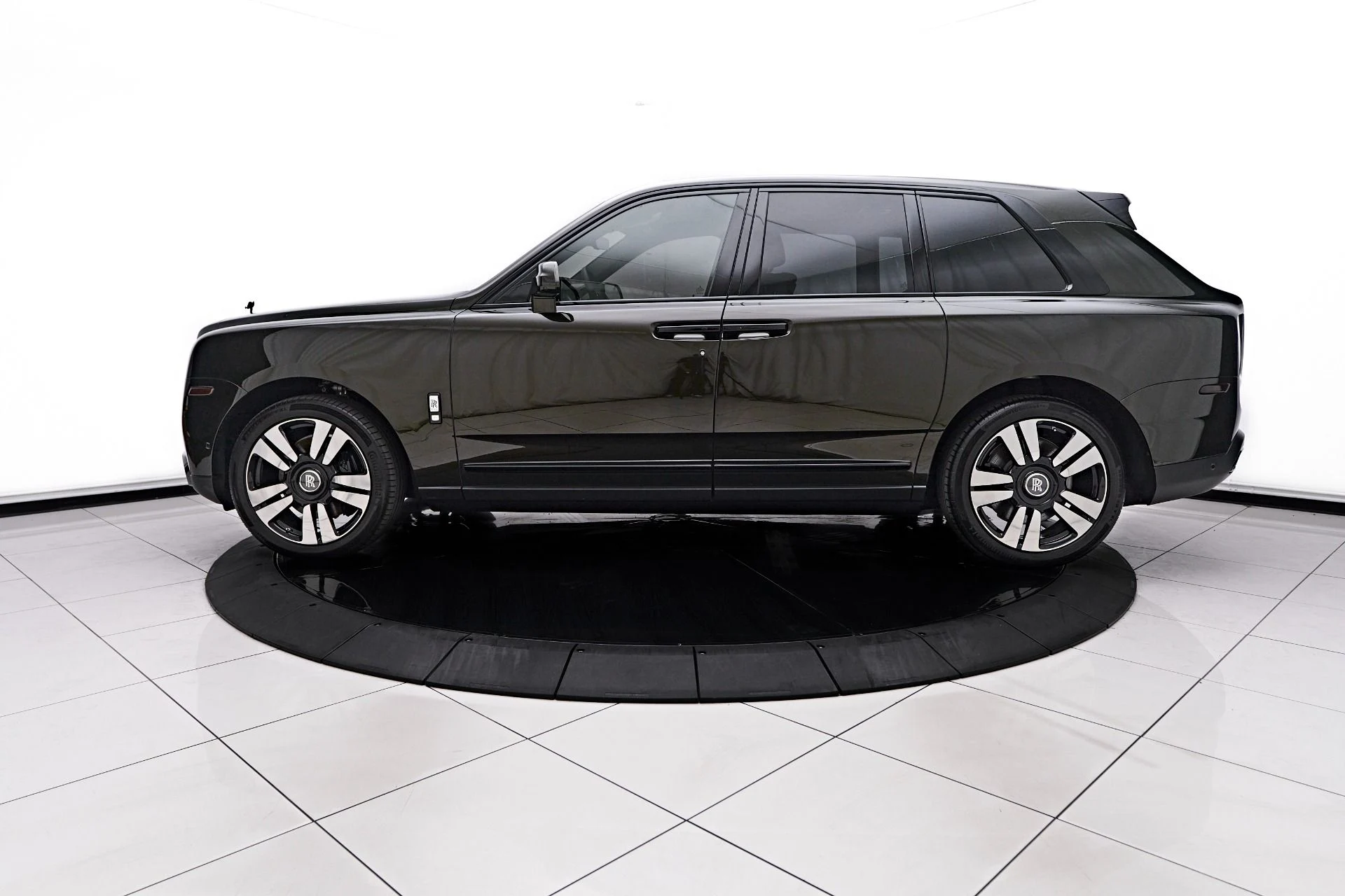 mph010_630537718_Used_2024_Rolls_Royce_Cullinan_Base_1757032531_30e84c75a1