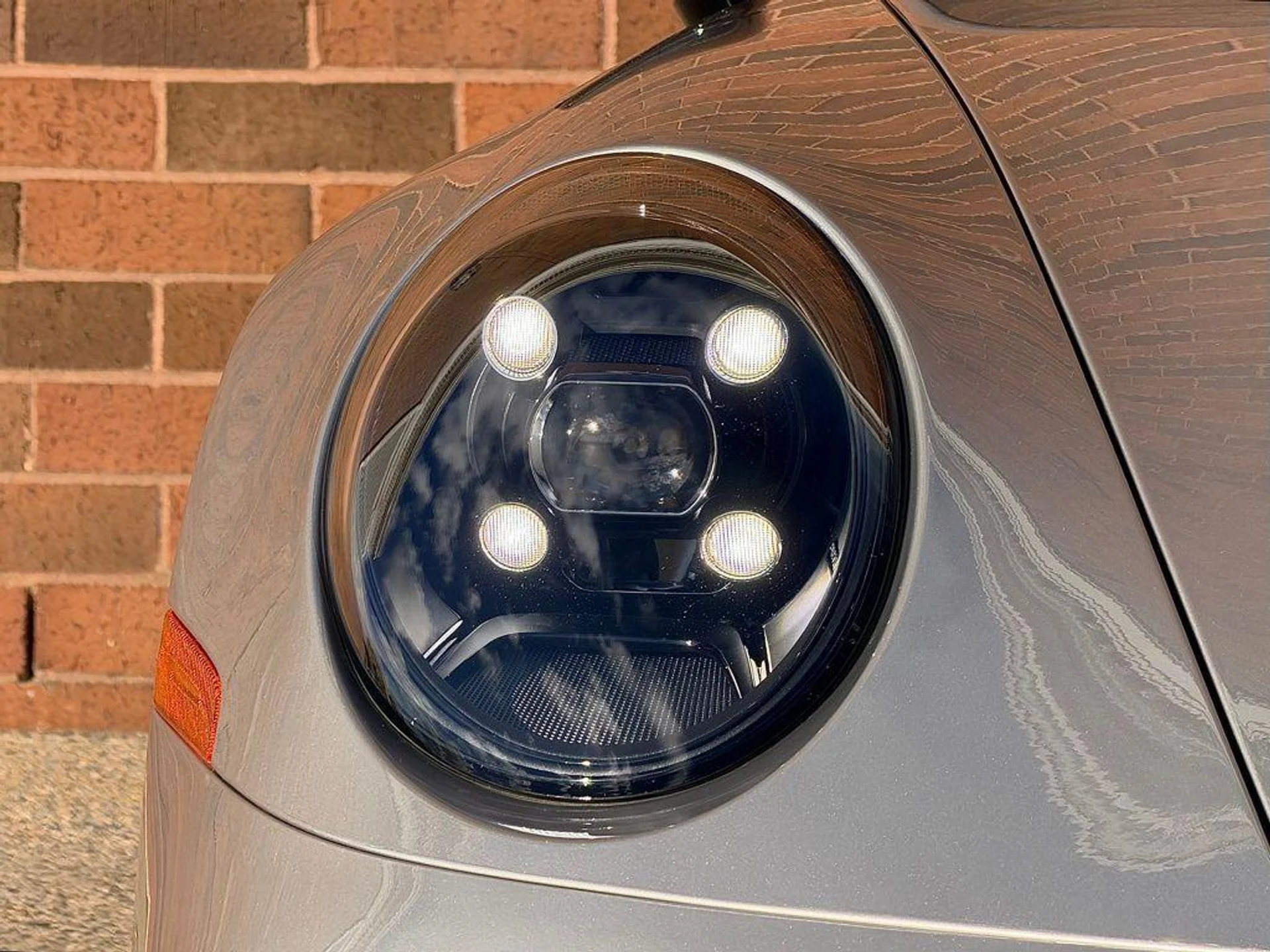 mph010_639152509_8_VCA_Xh5_GY_3_F_Xx_L1_F_Dr_Py_Q_Iaz_VE_c122048922