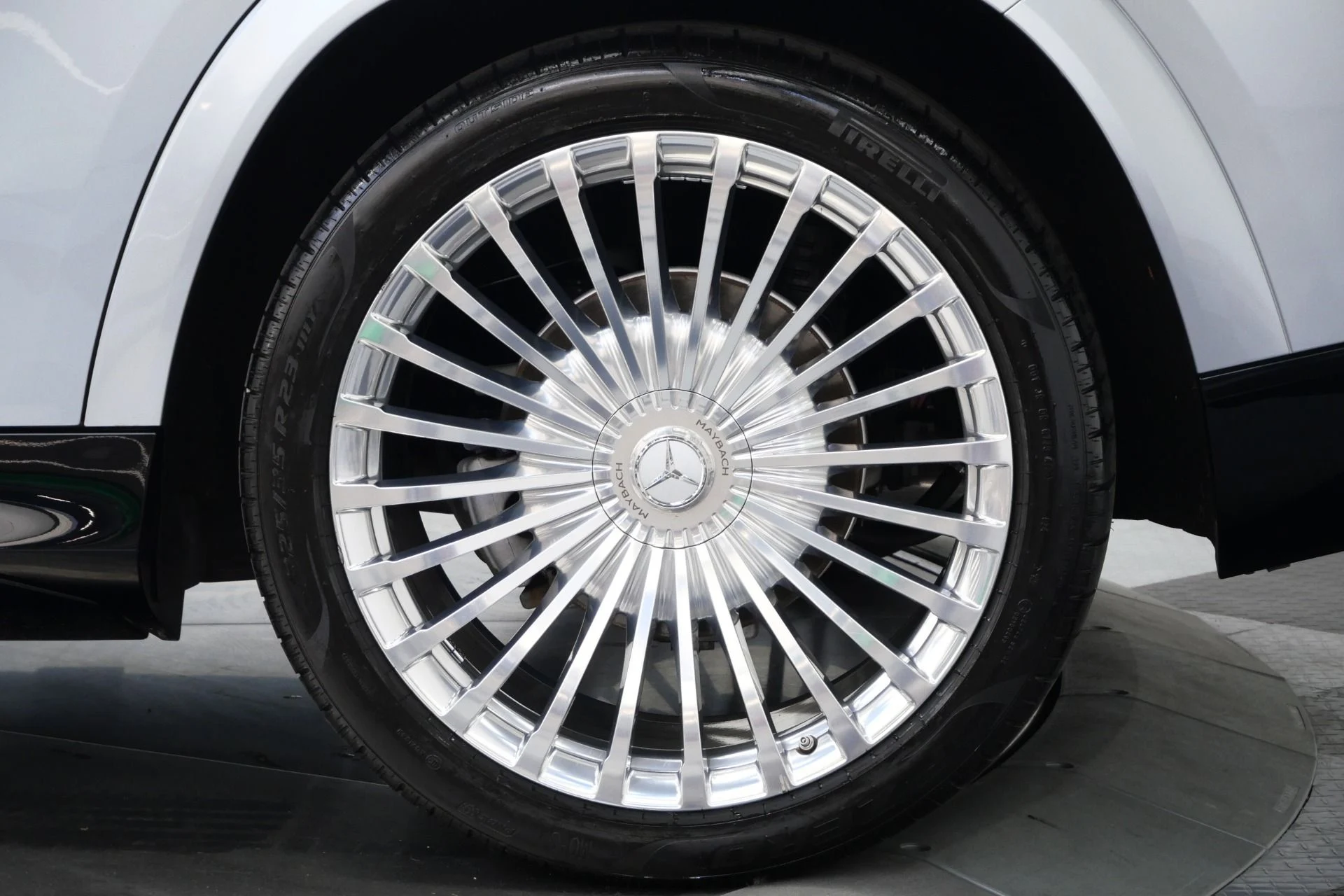 mph010_640209257_Used_2024_Mercedes_Benz_Maybach_GLS_600_4_MATIC_Factory_Two_Tone_paint_Polished_Wheels_Loaded_1774374618_a5e1abd6cc