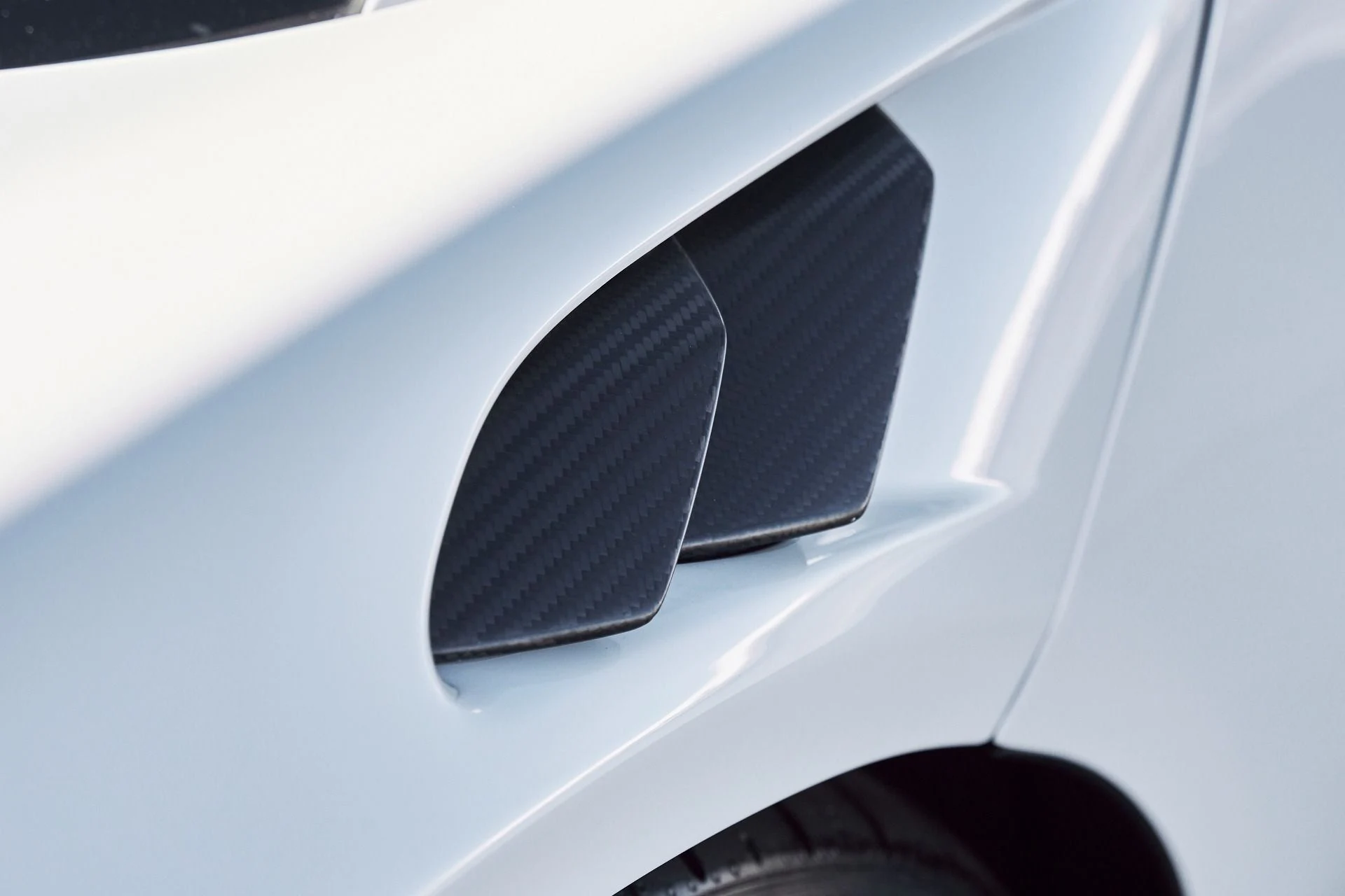 mph010_641788870_Used_2023_Mc_Laren_Artura_1773773874_512e9799cd