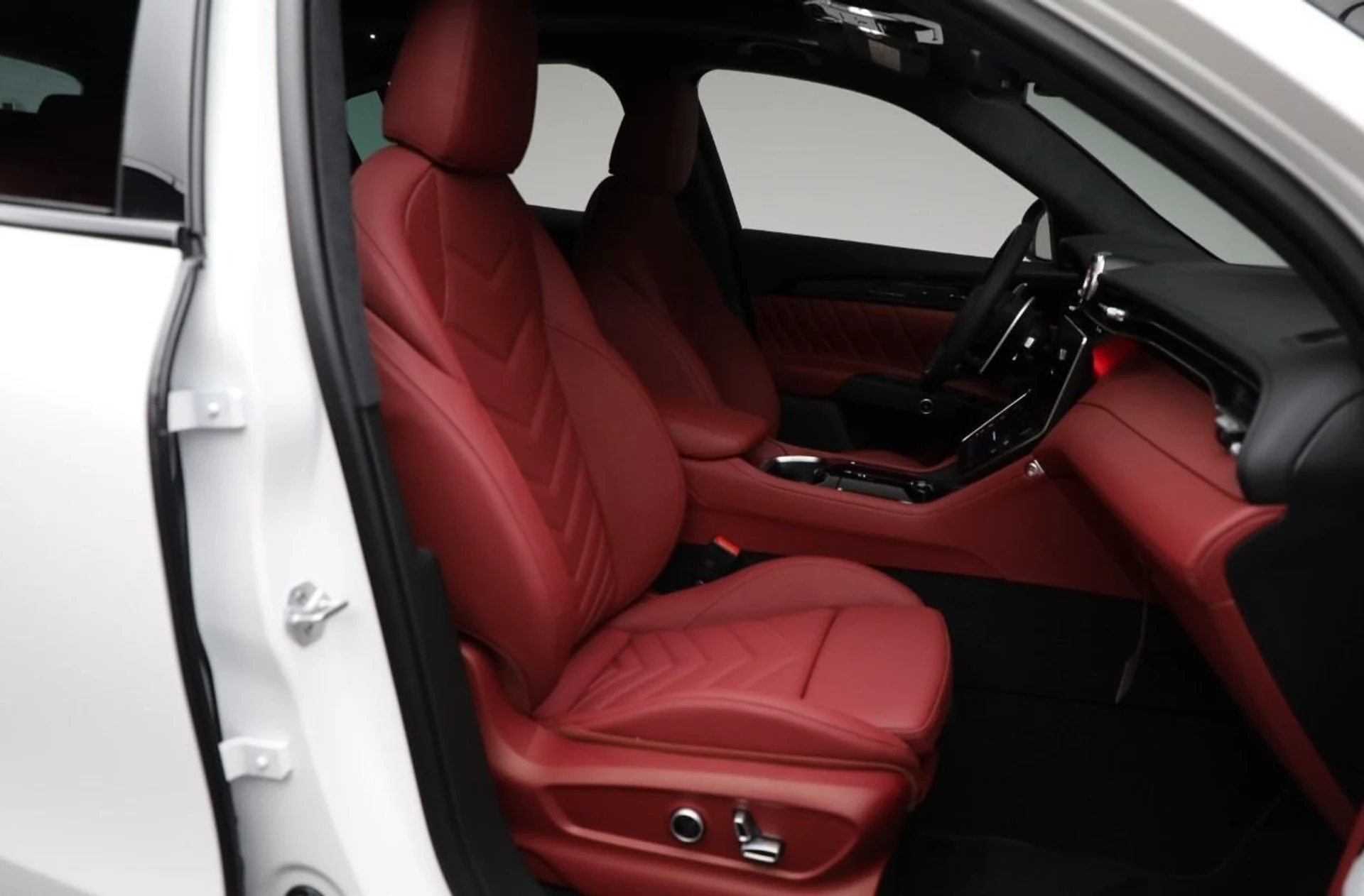 mph010_641843339_New_2025_Maserati_Grecale_Modena_457907903f