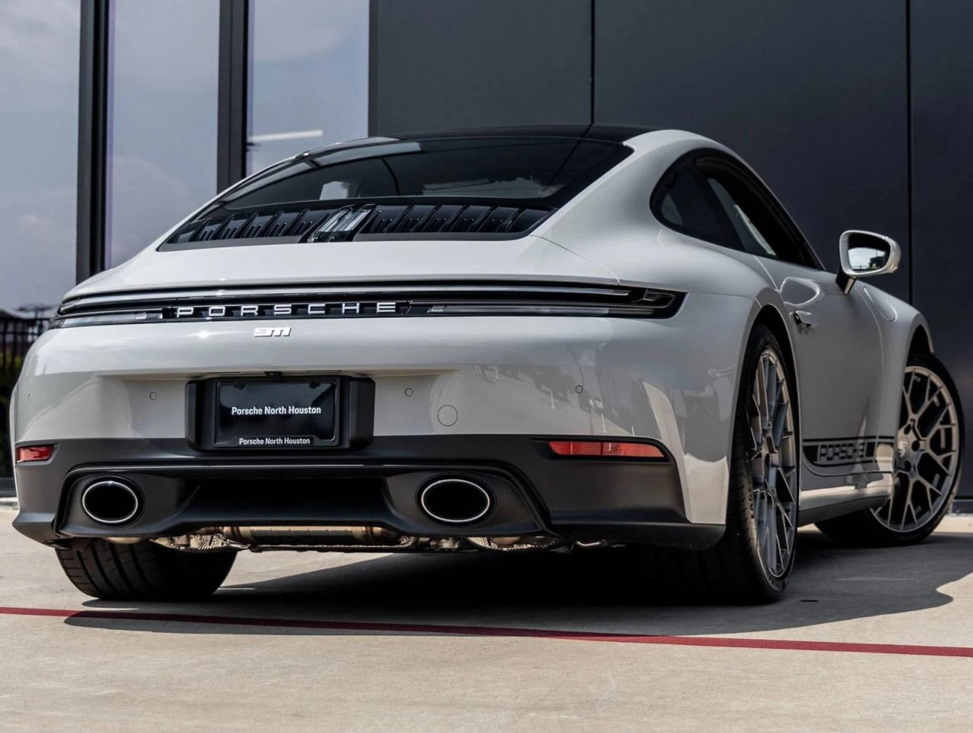 mph010_665104307_11_06b2f65cb4