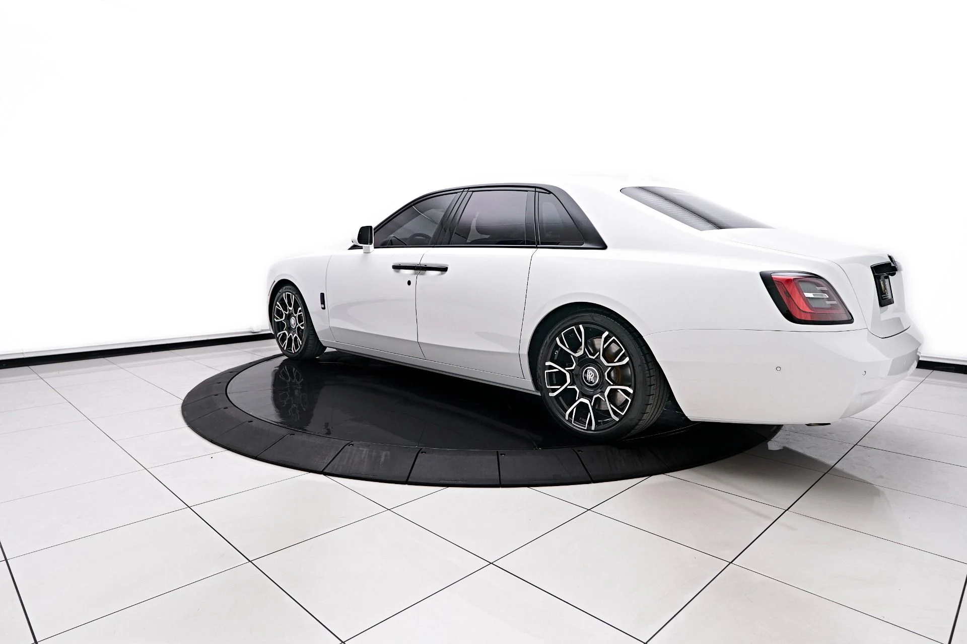 mph010_675928984_Used_2024_Rolls_Royce_Ghost_Base_1757190815_7ee9757b59