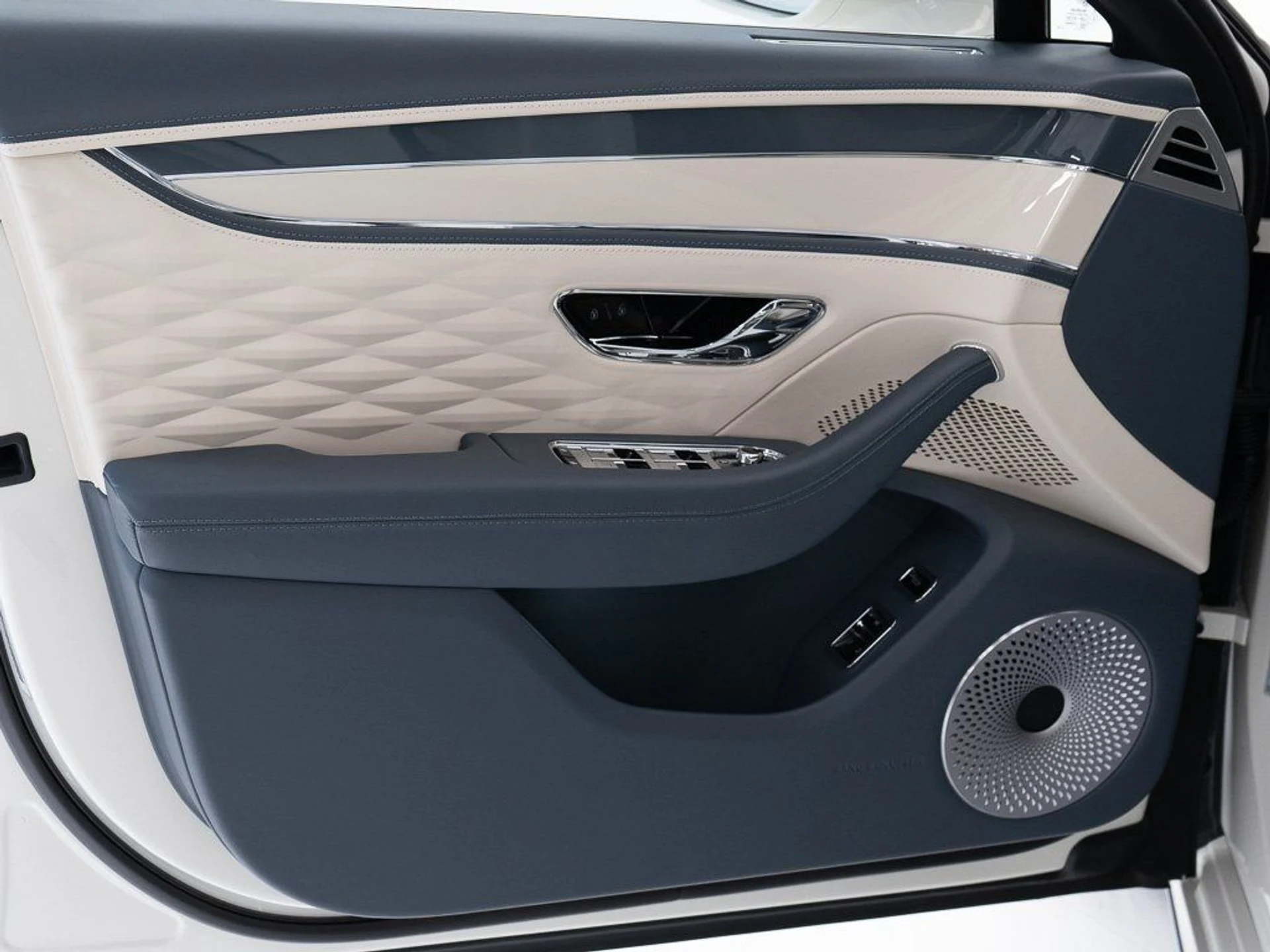 mph010_681989134_49357a3a25609315f5bfd53571c7553a_4a26dc4529