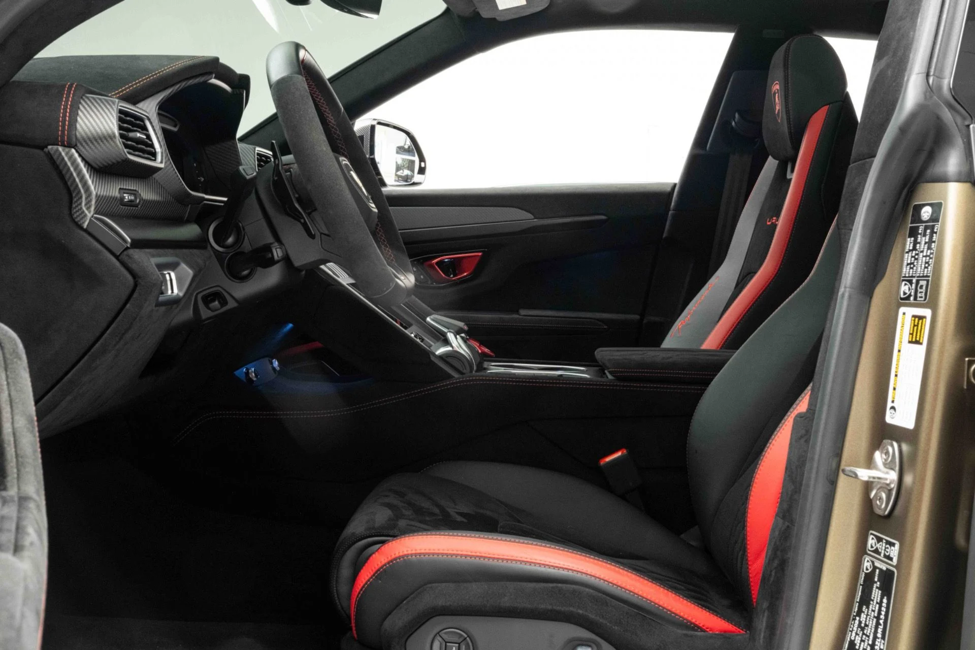 mph010_69015890_Used_2024_Lamborghini_Urus_Performante_1774028761_eb41f59141