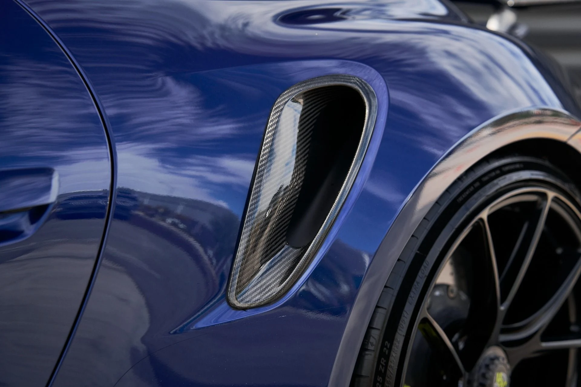 mph010_694944779_Used_2022_Porsche_911_Turbo_S_1760421812_1e92e1e875
