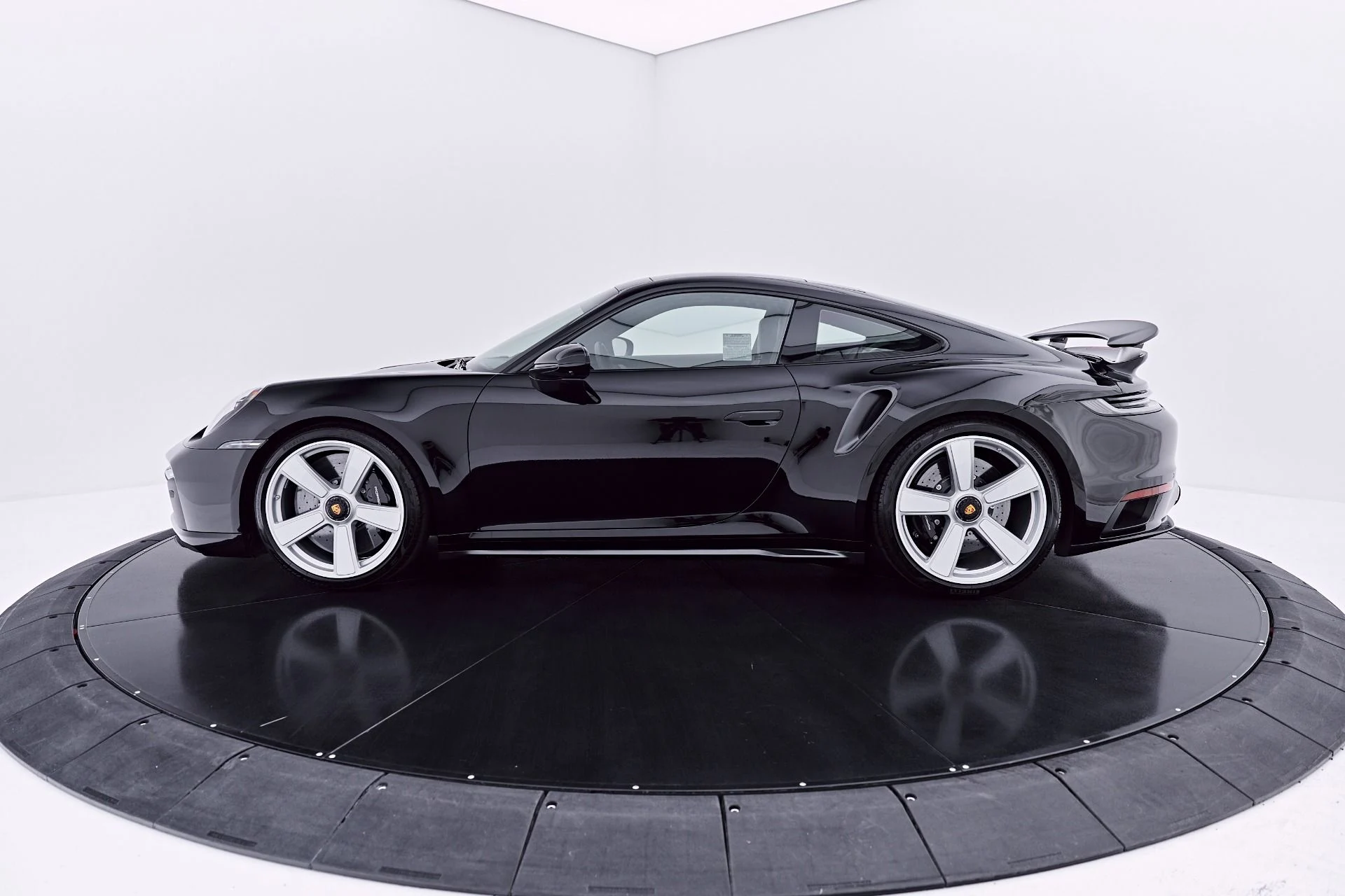 mph010_700136038_Used_2025_Porsche_911_Turbo_50_1783732134_55b4350f9a