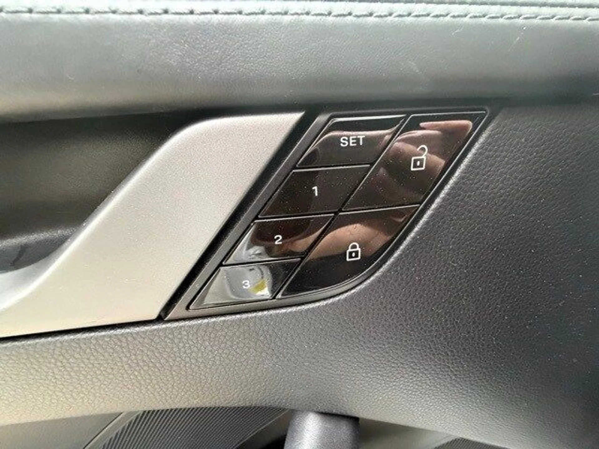 mph010_711645187_5bb225885670239fd40621f8d5edce44x_dfd4fa19a7