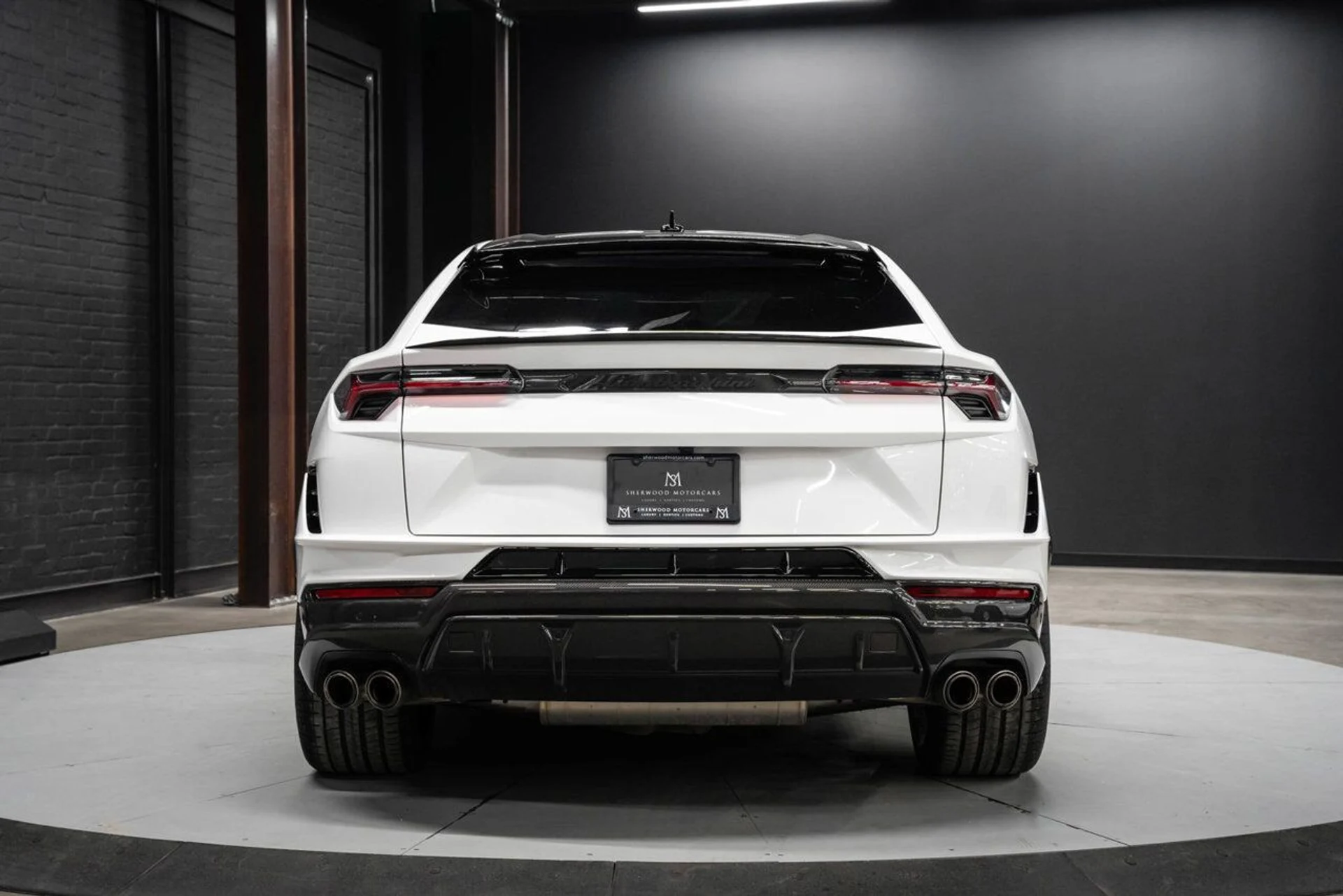 mph010_714684602_lamborghini_urus_2023_433f8541d7
