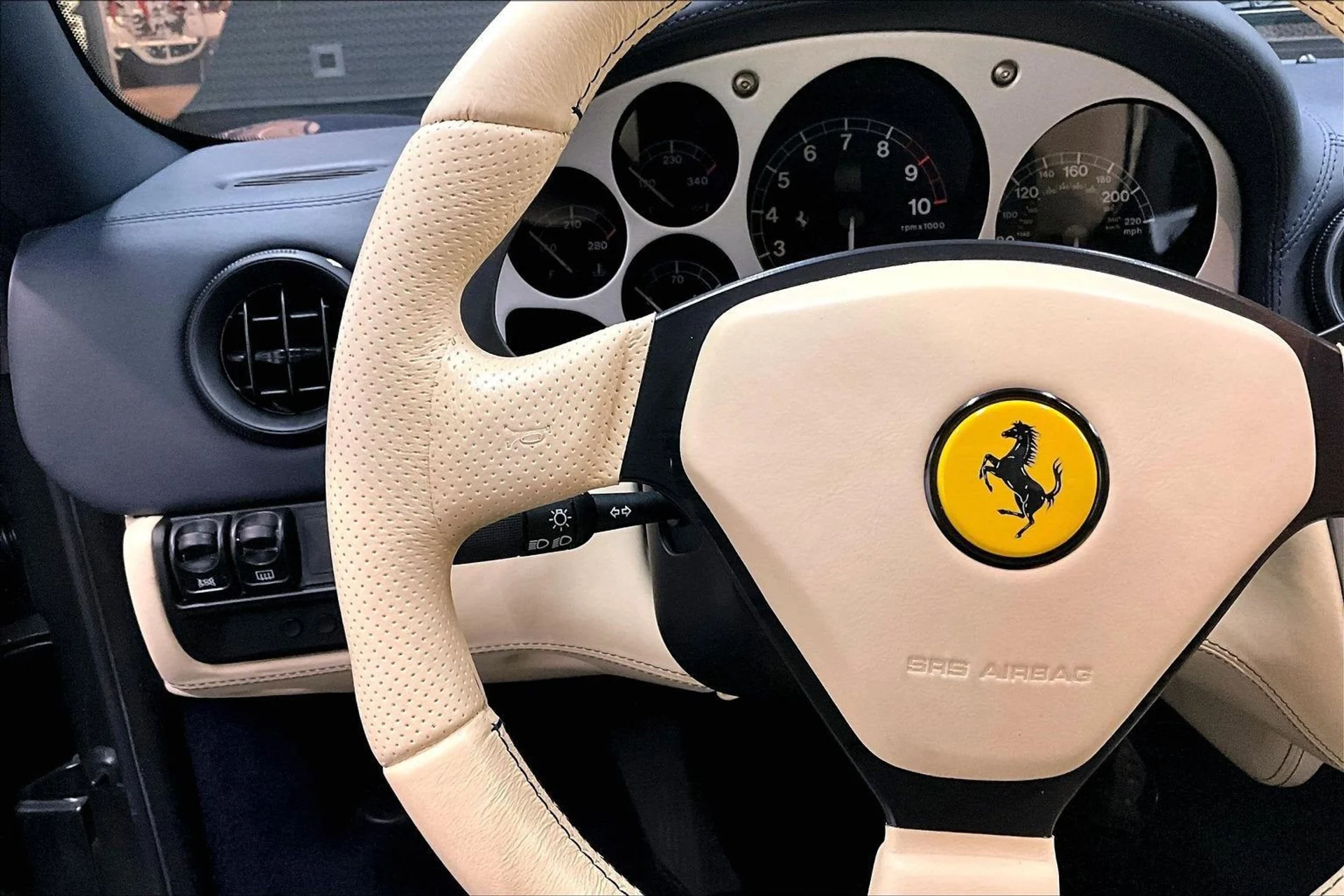 mph010_718800034_aa39af1a93994fdb99ef9732602bf459_e287b6d4f1