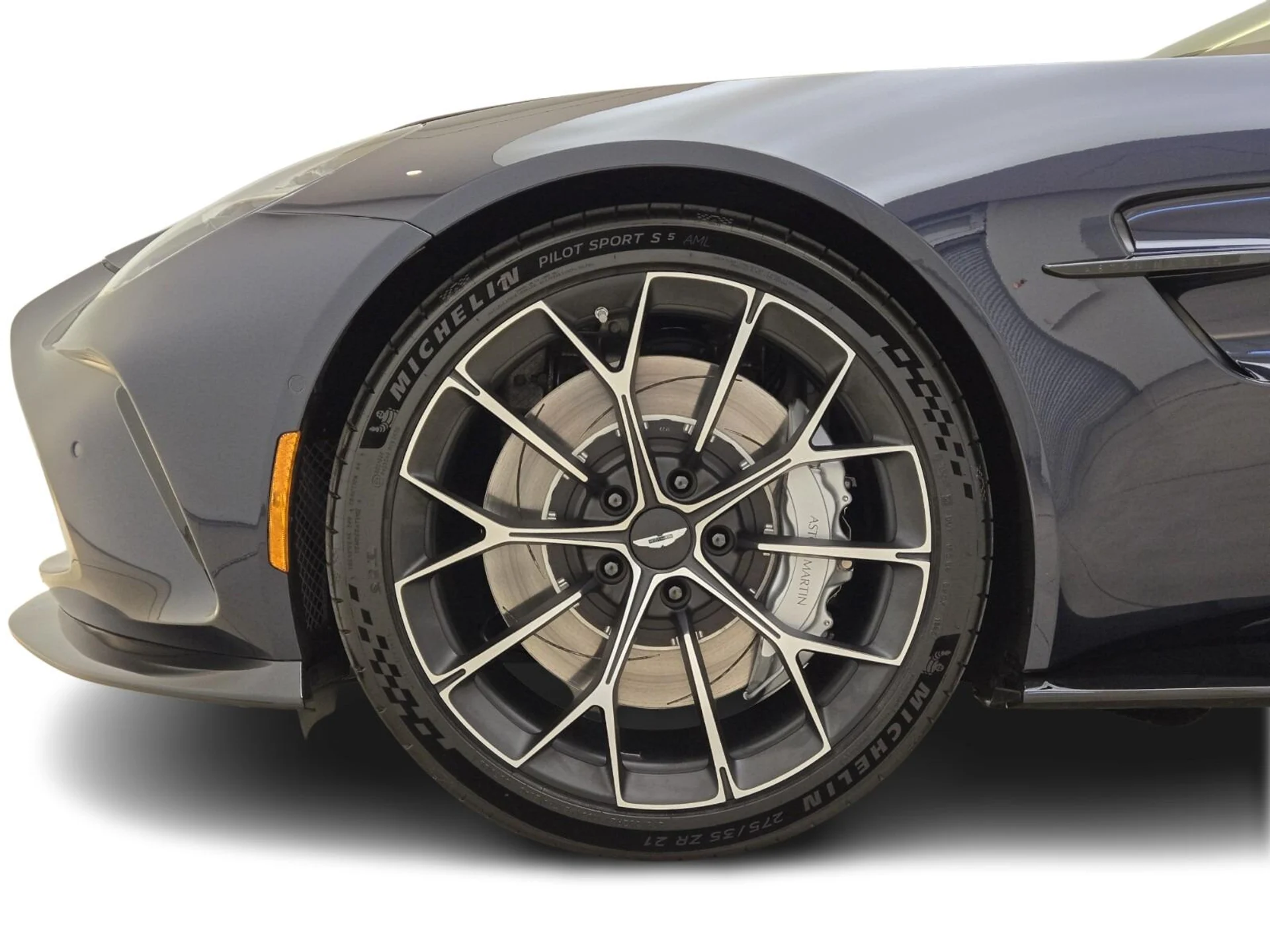 mph010_720515755_New_2026_Aston_Martin_Vantage_1761803377_93f95ed229