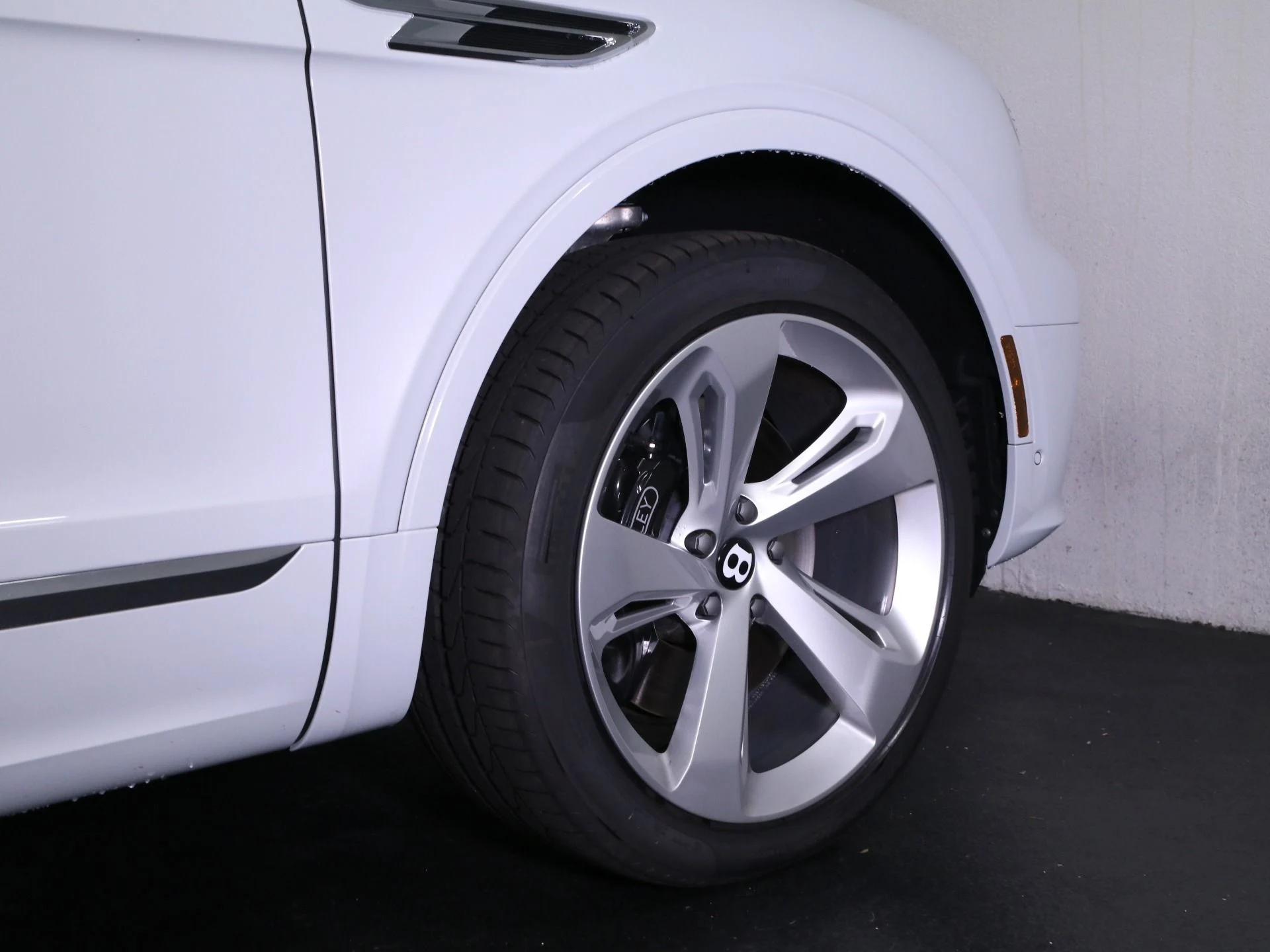 mph010_724044255_Used_2024_Bentley_Bentayga_EWB_1757480370_30107cc223