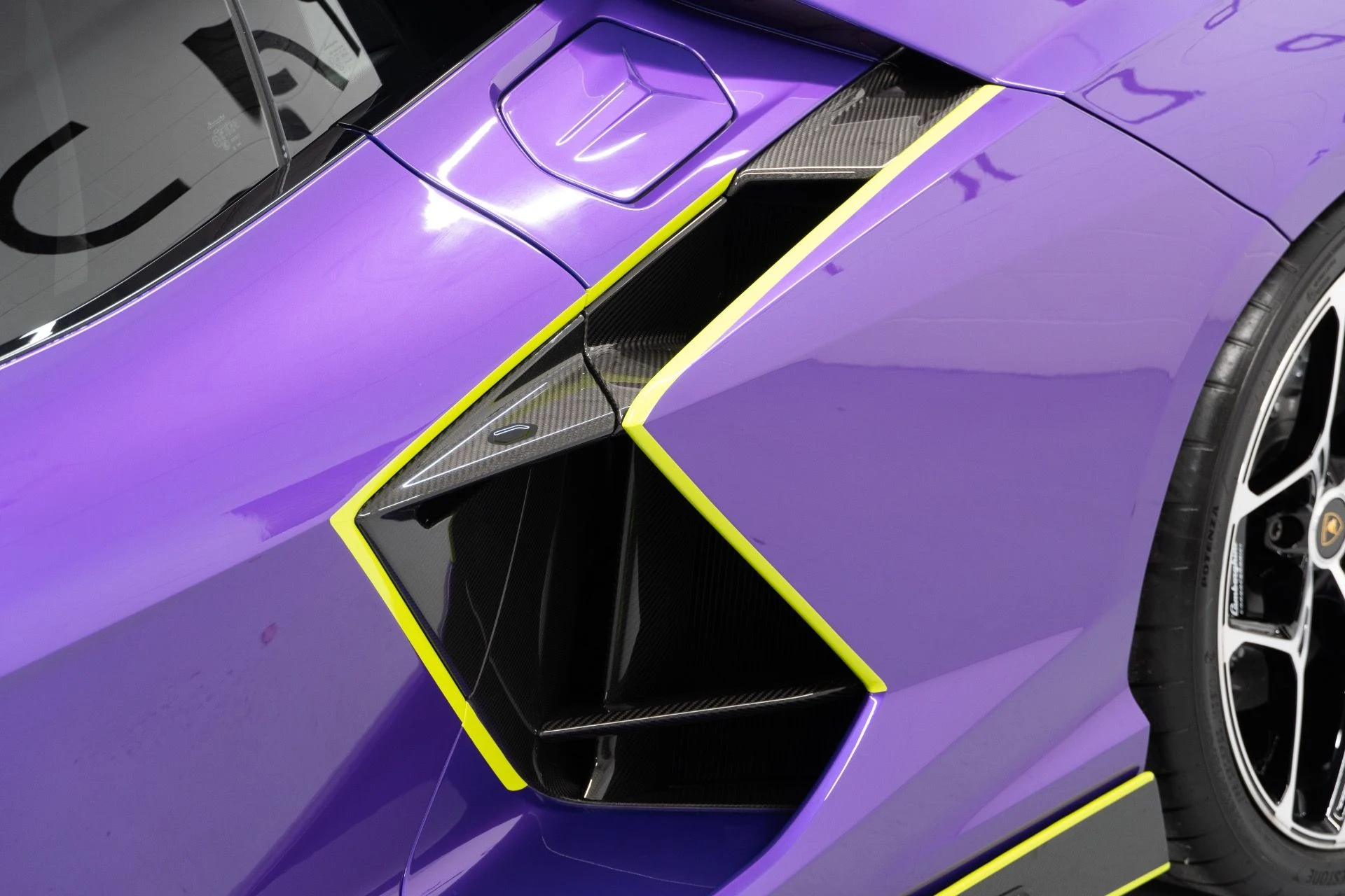 mph010_732601858_Used_2024_Lamborghini_Revuelto_1739988848_b80f59f83c