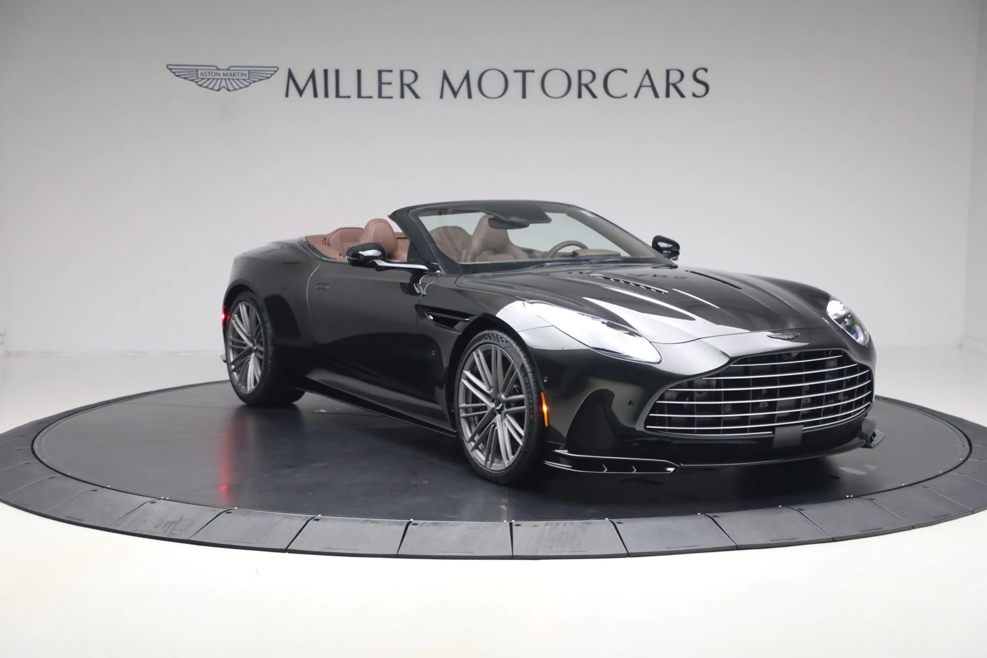 mph010_741204070_New_2026_Aston_Martin_DB_12_S_Volante_1787328919_75883f6d26