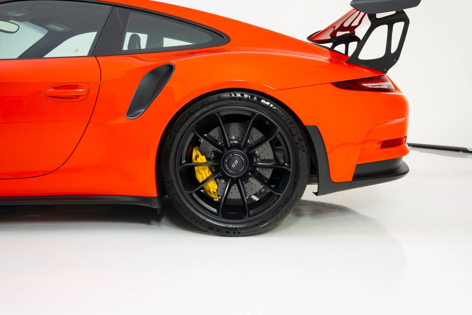 mph010_741372501_Used_2016_Porsche_911_GT_3_RS_1754423334_f189f026e9