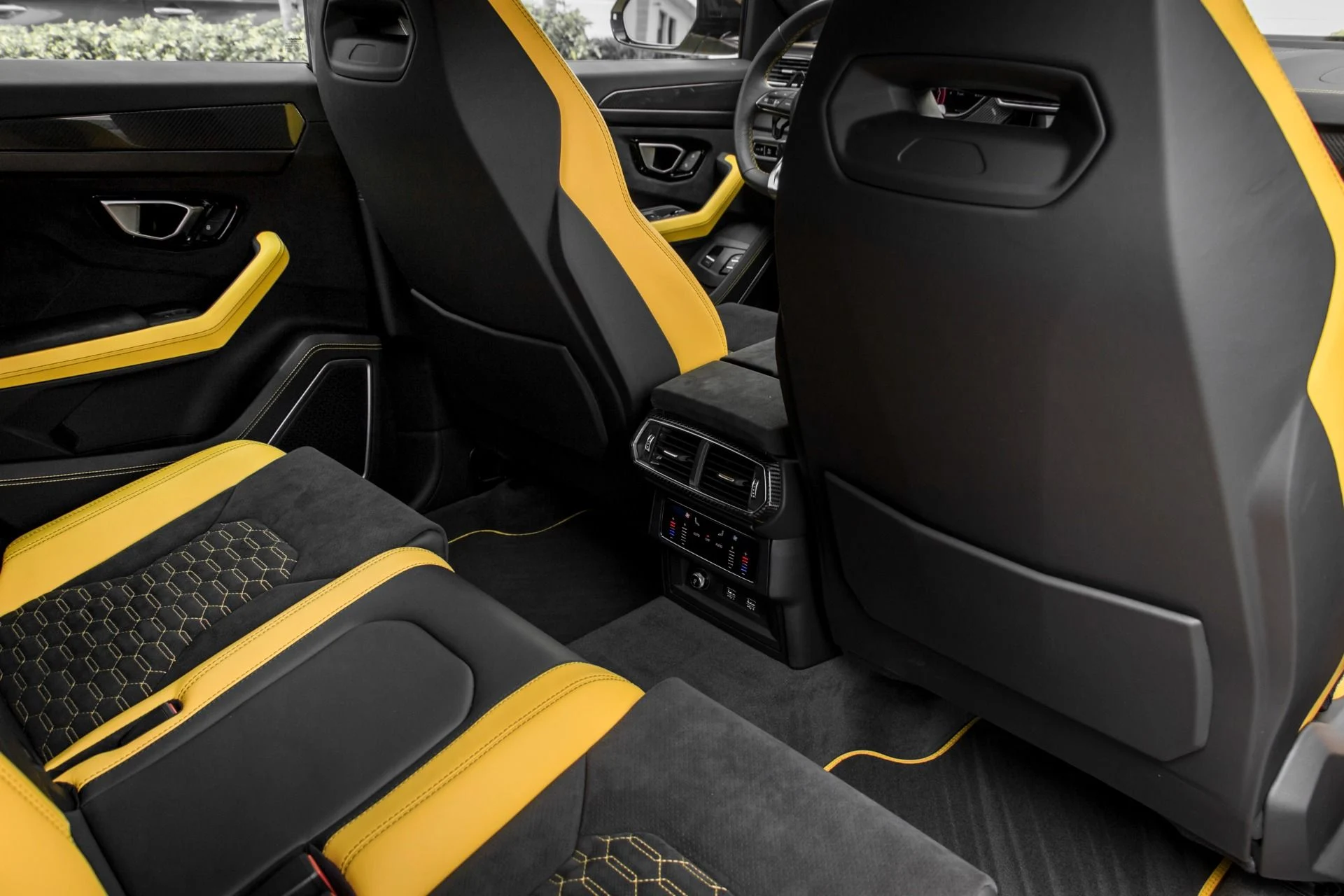 mph010_756427164_Used_2021_Lamborghini_Urus_Pearl_Capsule_w_Vorsteiner_Carbon_Sensonum_Park_Assist_Pano_Roof_1710450242_0bfc0769e5