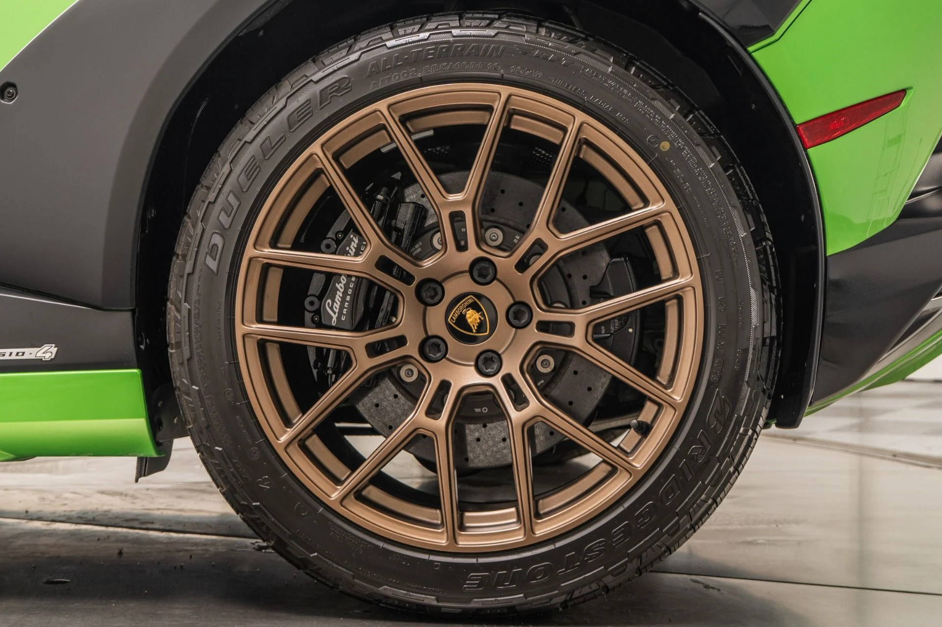 mph010_759252668_Used_2024_Lamborghini_Huracan_Sterrato_1762382893_ea61e97e2c