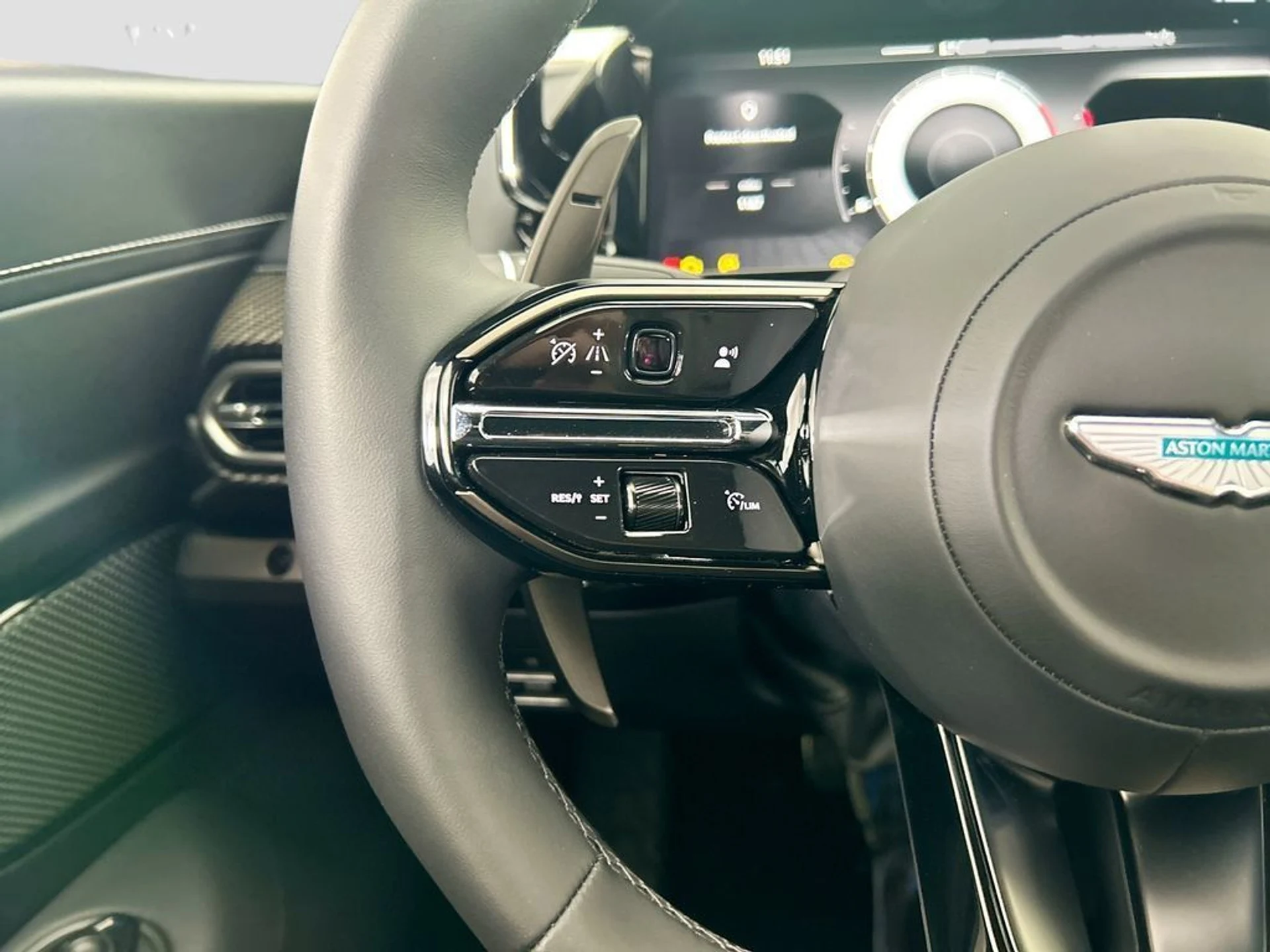 mph010_760717404_used_2026_aston_martin_vantage_coupe_8119_23019330_11_1024_73b2d278c9