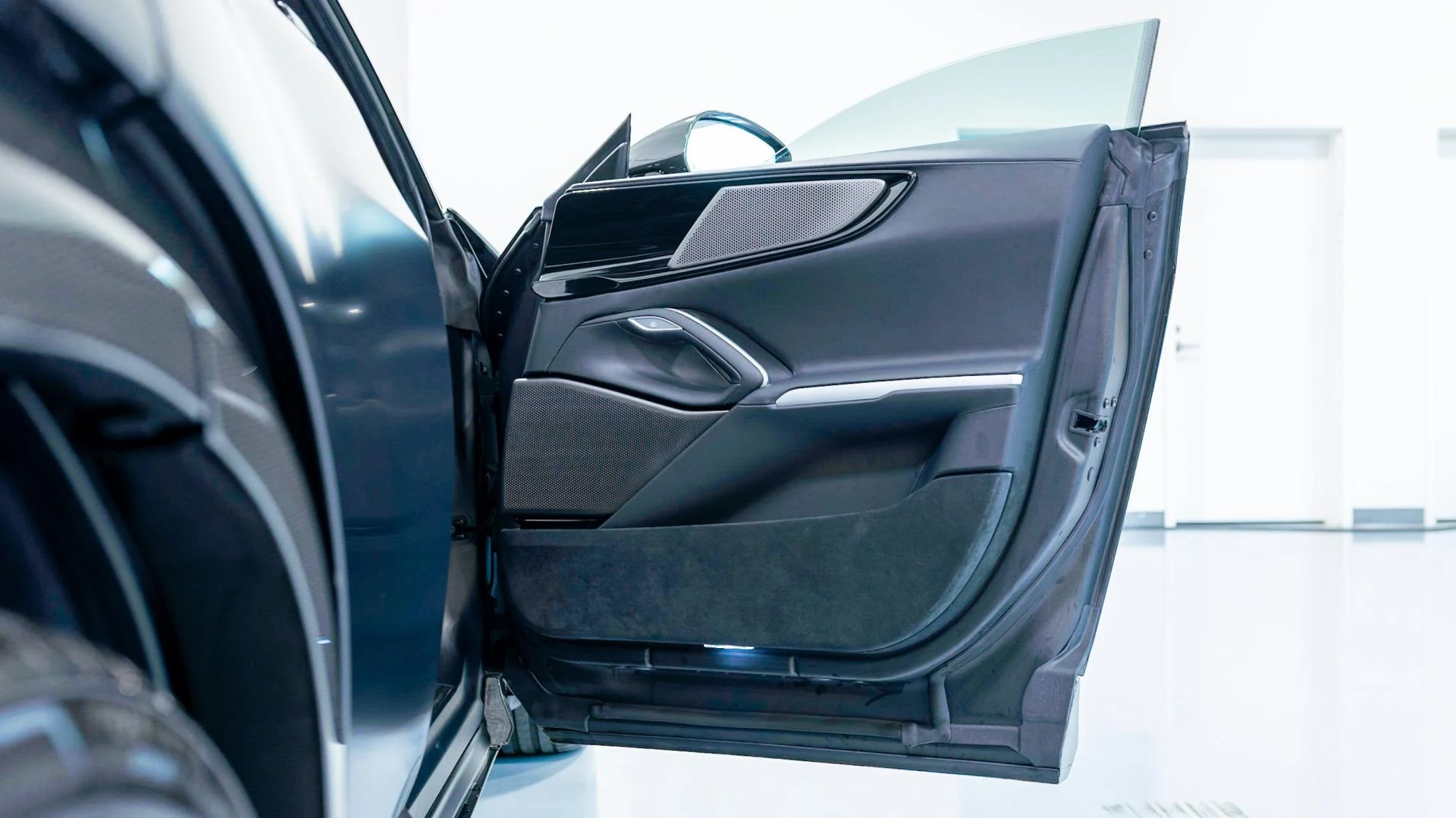 mph010_761189826_Used_2025_Ferrari_Purosangue_Base_1792244003_020399de25