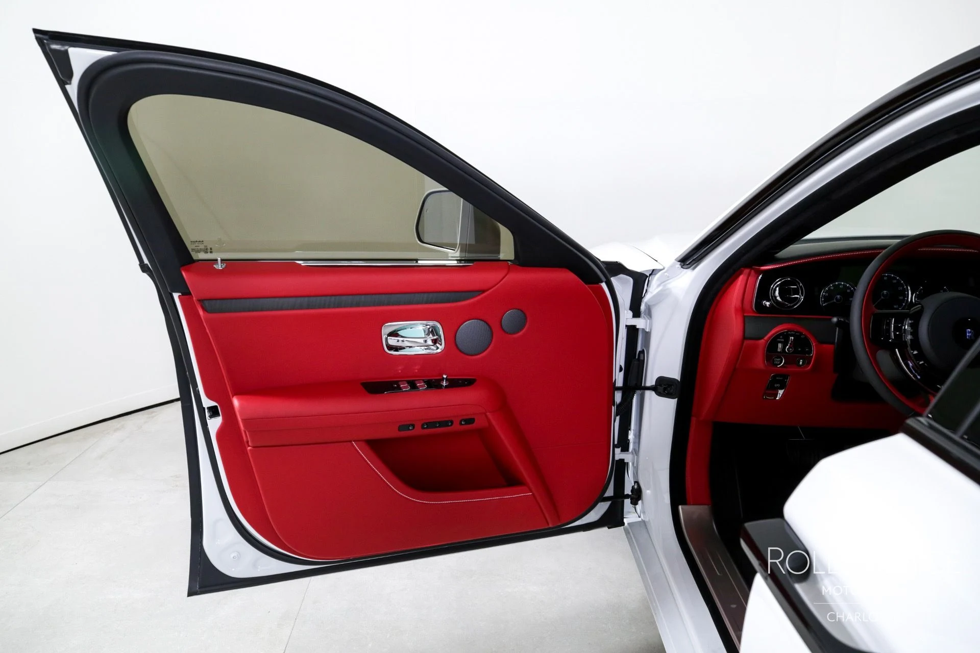 mph010_766263615_Used_2024_Rolls_Royce_Ghost_1723672275_3785e94f3c