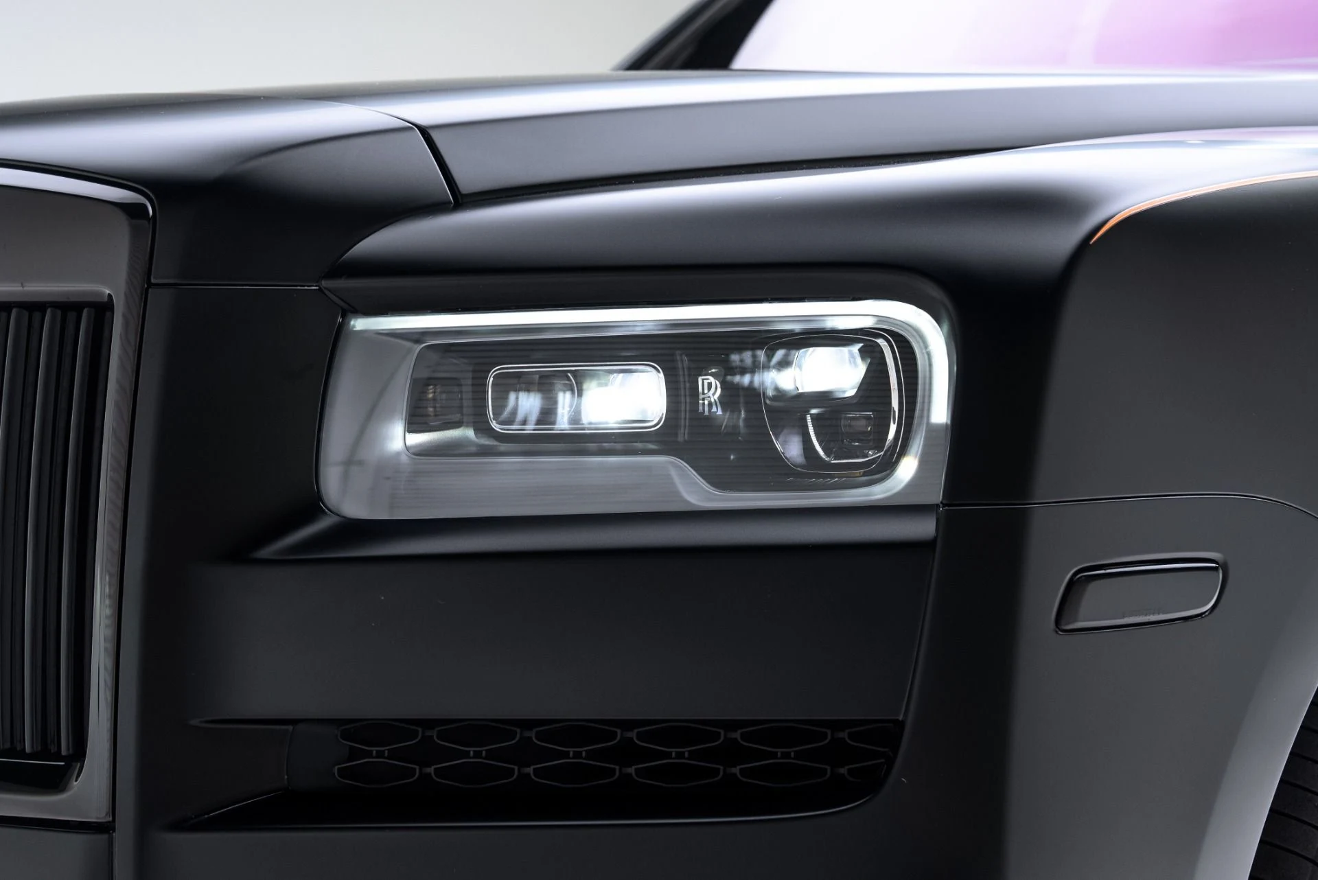 mph010_770185345_Used_2023_Rolls_Royce_Black_Badge_Cullinan_1775515525_02a95f309b