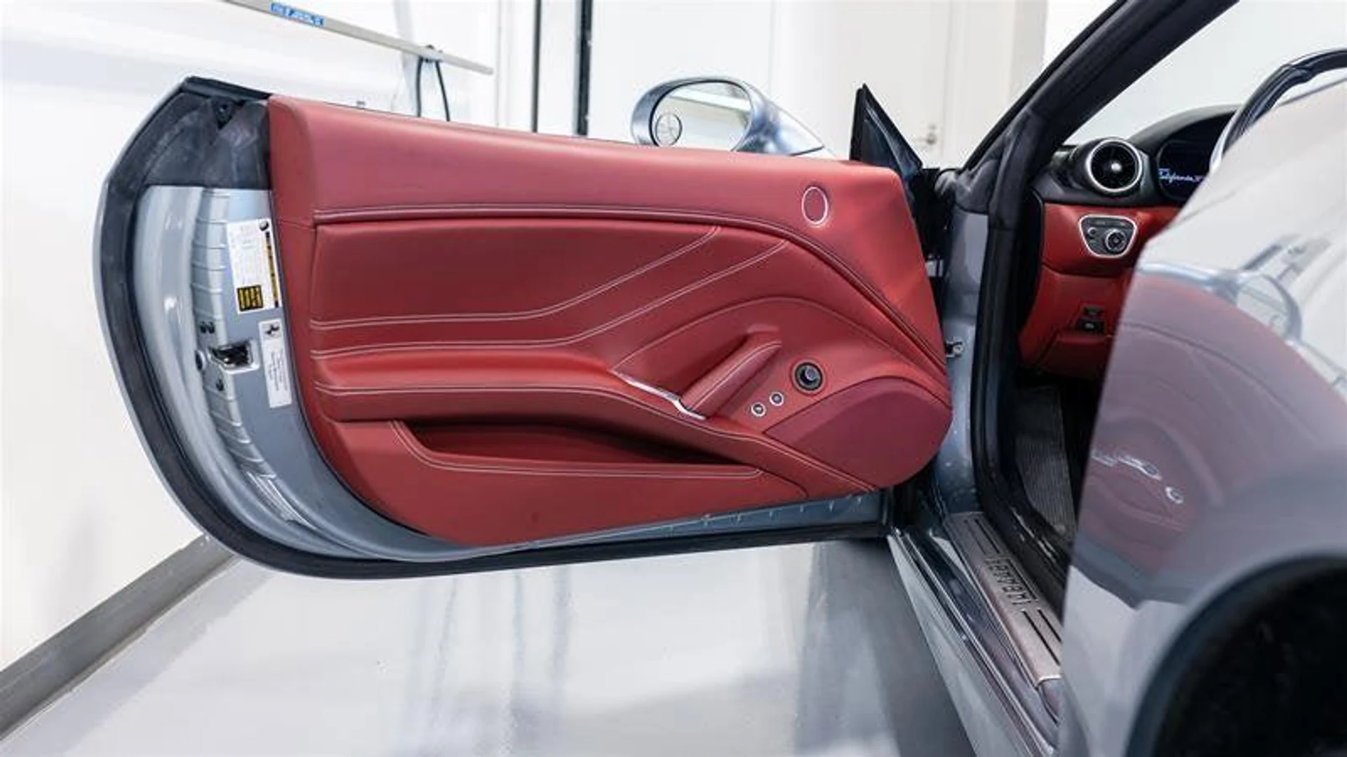 mph010_773761428_Used_2017_Ferrari_California_T_Base_1782922903_44176b5236