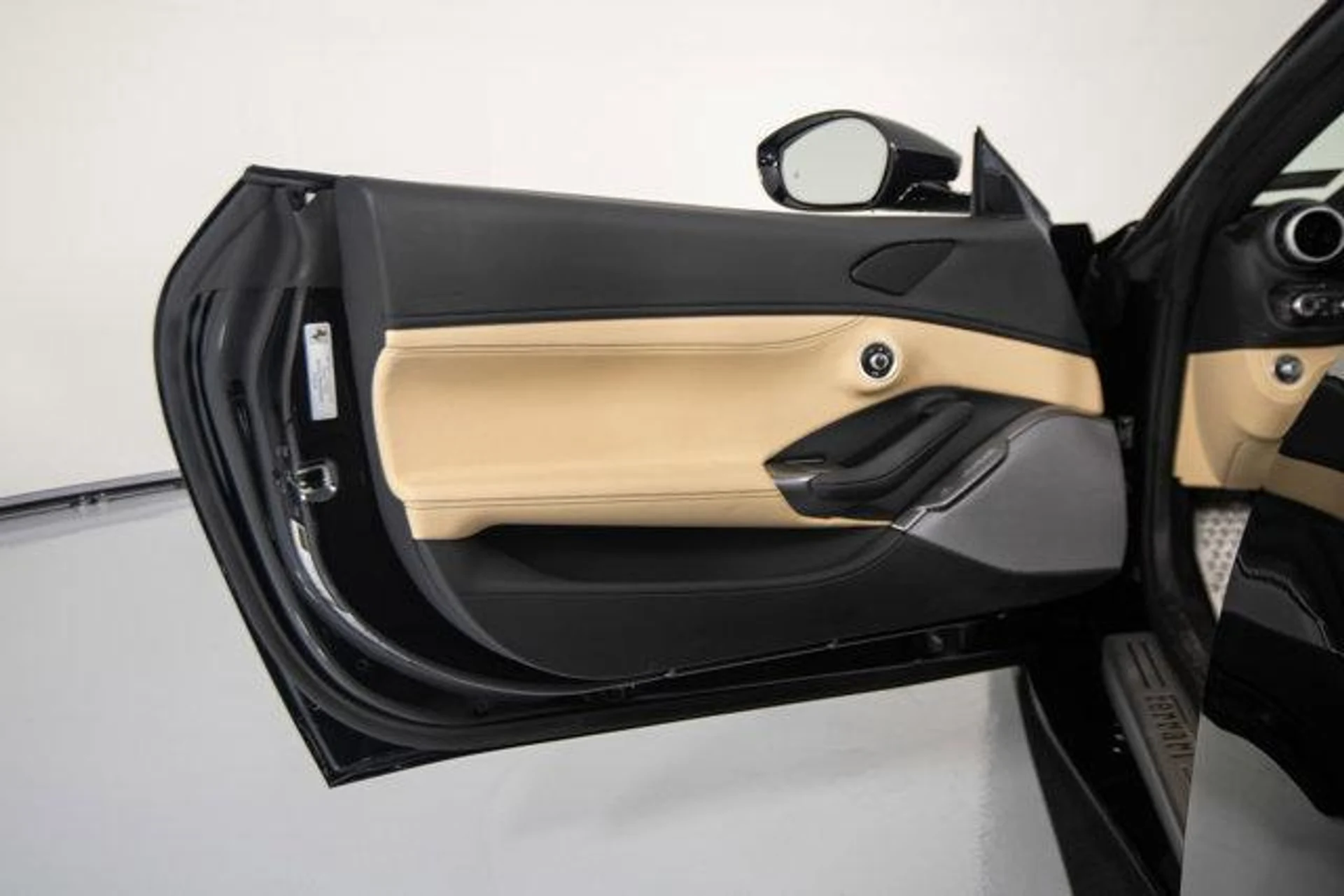 mph010_777862093_hs_P3_IC_vy_N_Xy42p_Oq1_Akpm_Xw_HRY_70ab442377