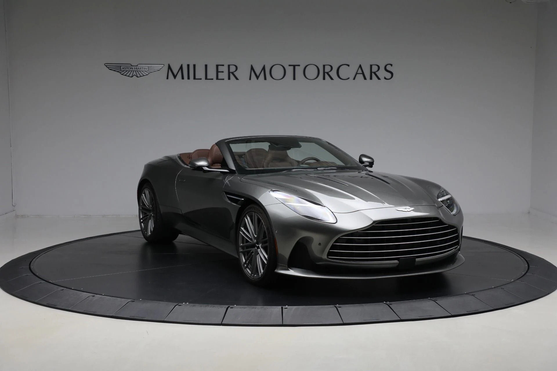 mph010_779027718_New_2026_Aston_Martin_DB_12_Volante_24c1c0b510