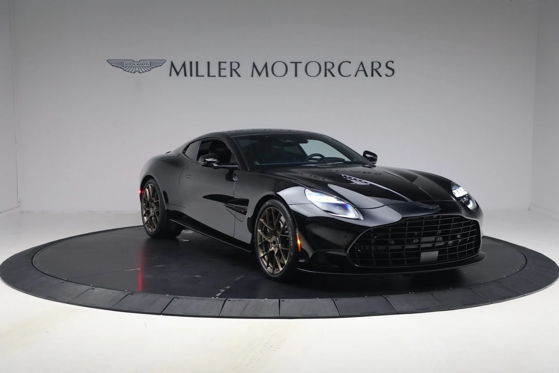 mph010_781027262_Used_2025_Aston_Martin_Vanquish_1789418284_a02d881f44