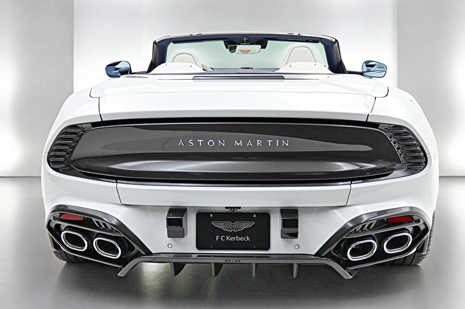mph010_793423359_New_2026_Aston_Martin_Vanquish_Volante_3c1f0e41b9