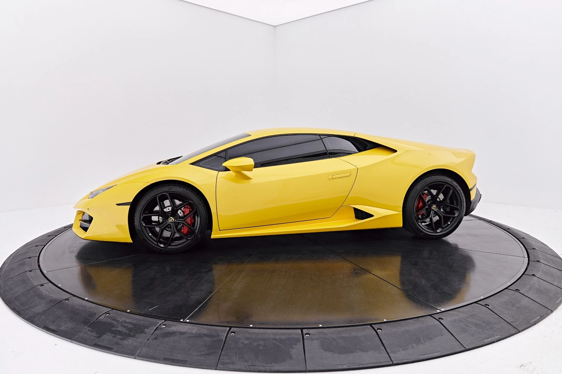 mph010_805173742_Used_2017_Lamborghini_Huracan_1786046229_e4f89ccdab