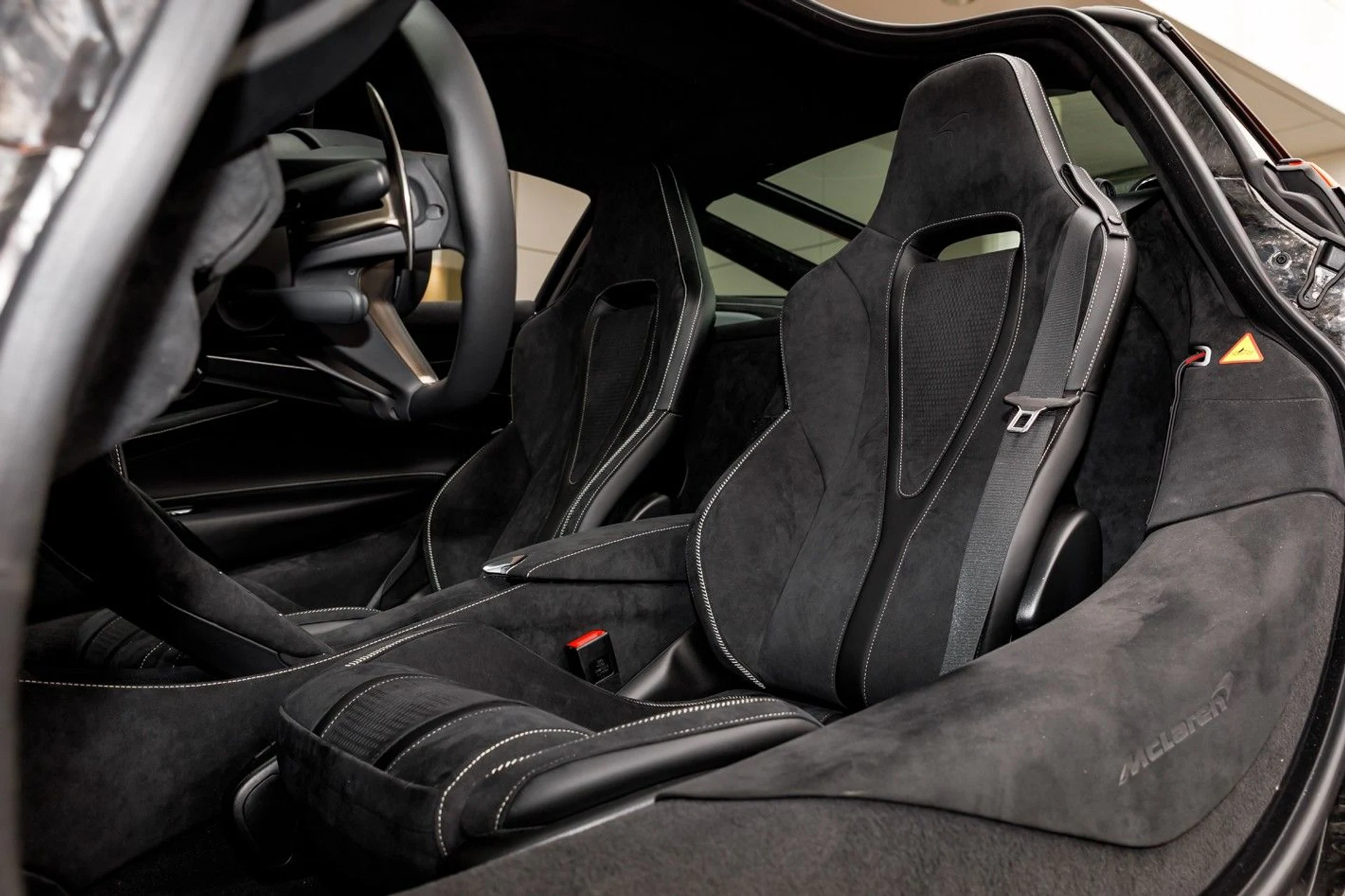 mph010_809110487_628_p11_l_90cf96f327