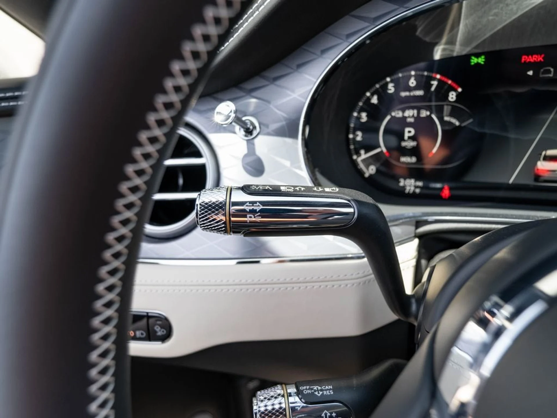 mph010_813186002_39feb66fa579e397e202802de3b1cdbbx_e959e84649