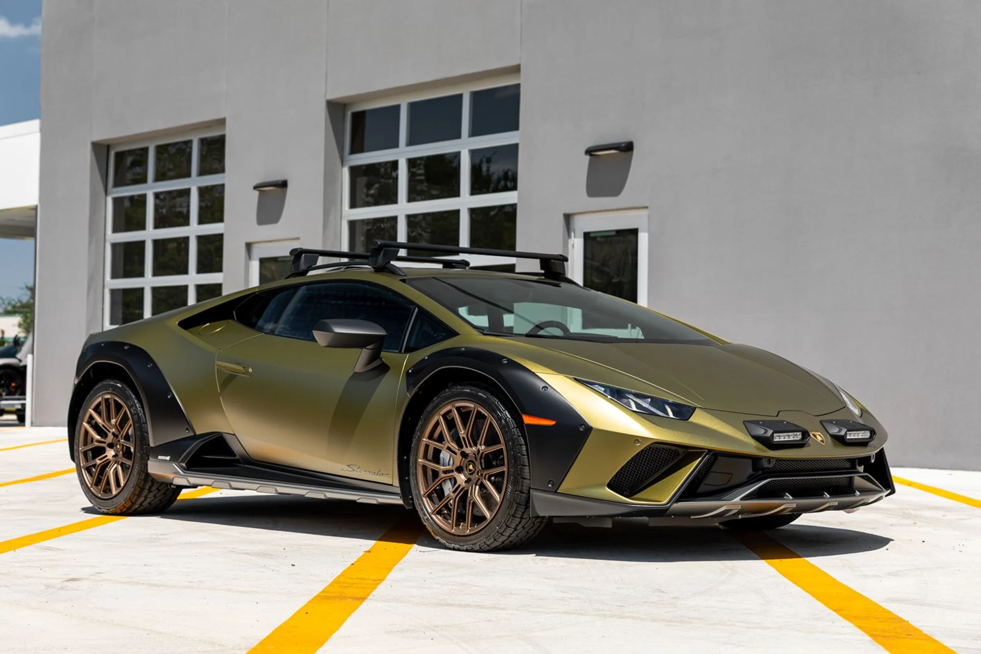 mph010_8316444_Used_2024_Lamborghini_Huracan_Sterrato_c7bbe5131d