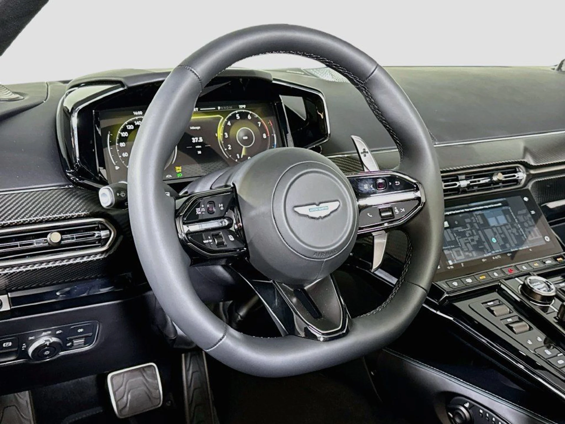 mph010_837140913_new_2026_aston_martin_vantage_sroadster_11350_23086736_10_1024_7994070b7f