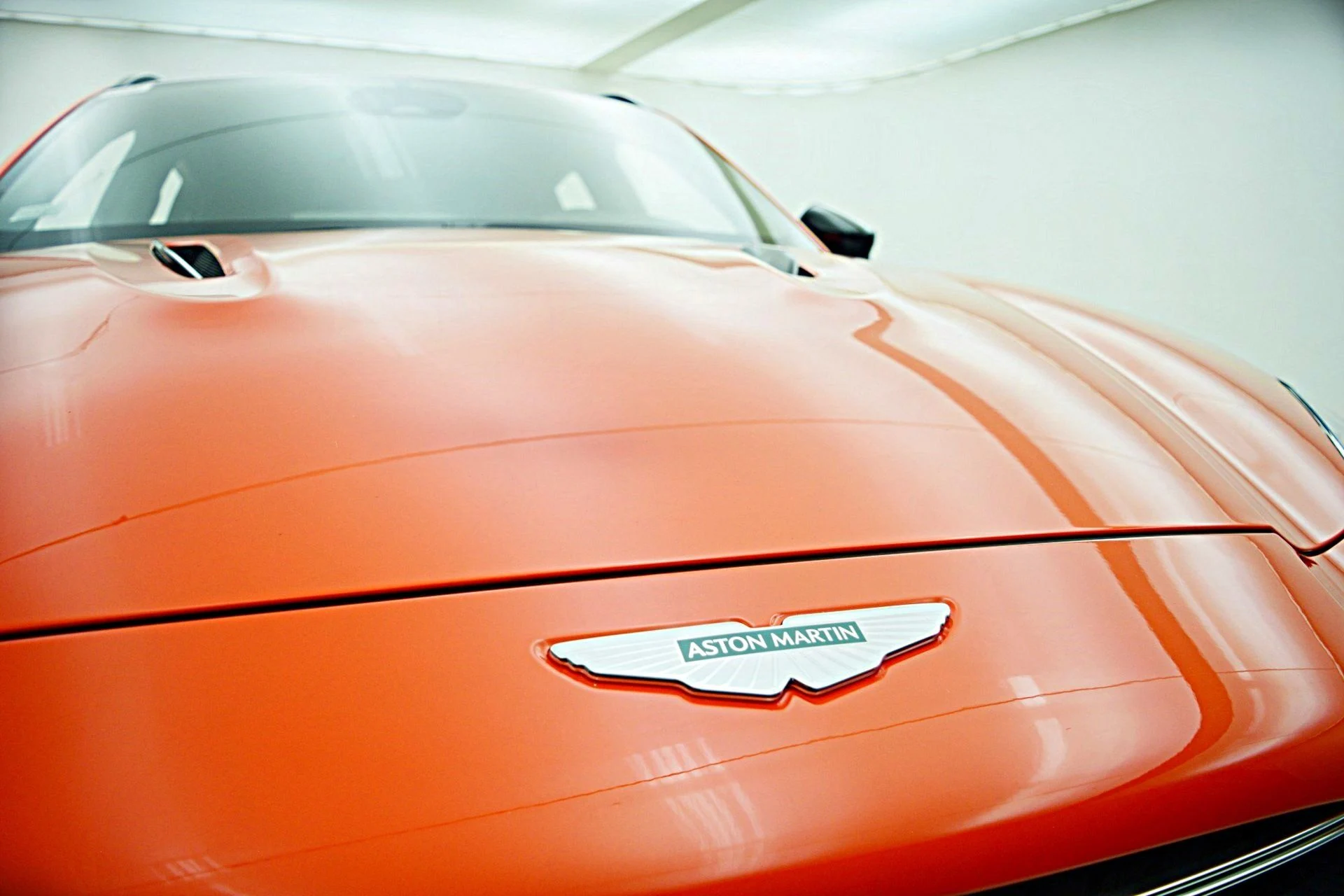 mph010_843546666_New_2025_Aston_Martin_DBX_707_5e8493646e