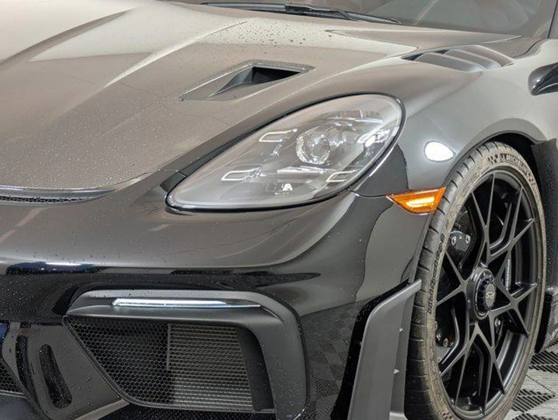 mph010_846508027_1um_PFN_So7pk_Vr_LQUE_Uimix_G5b_Ac_067df17fe3