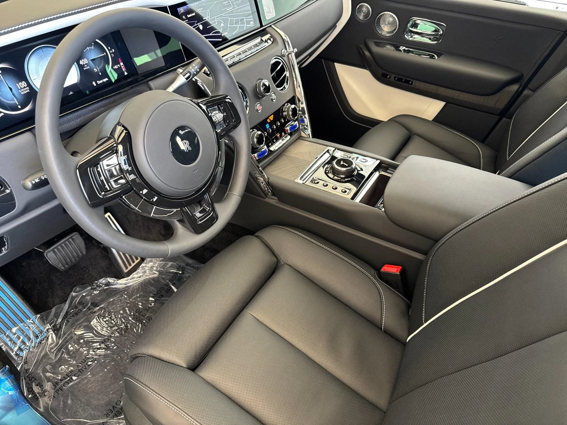 mph010_847952167_New_2025_Rolls_Royce_Cullinan_Base_1756909304_92292a50f0
