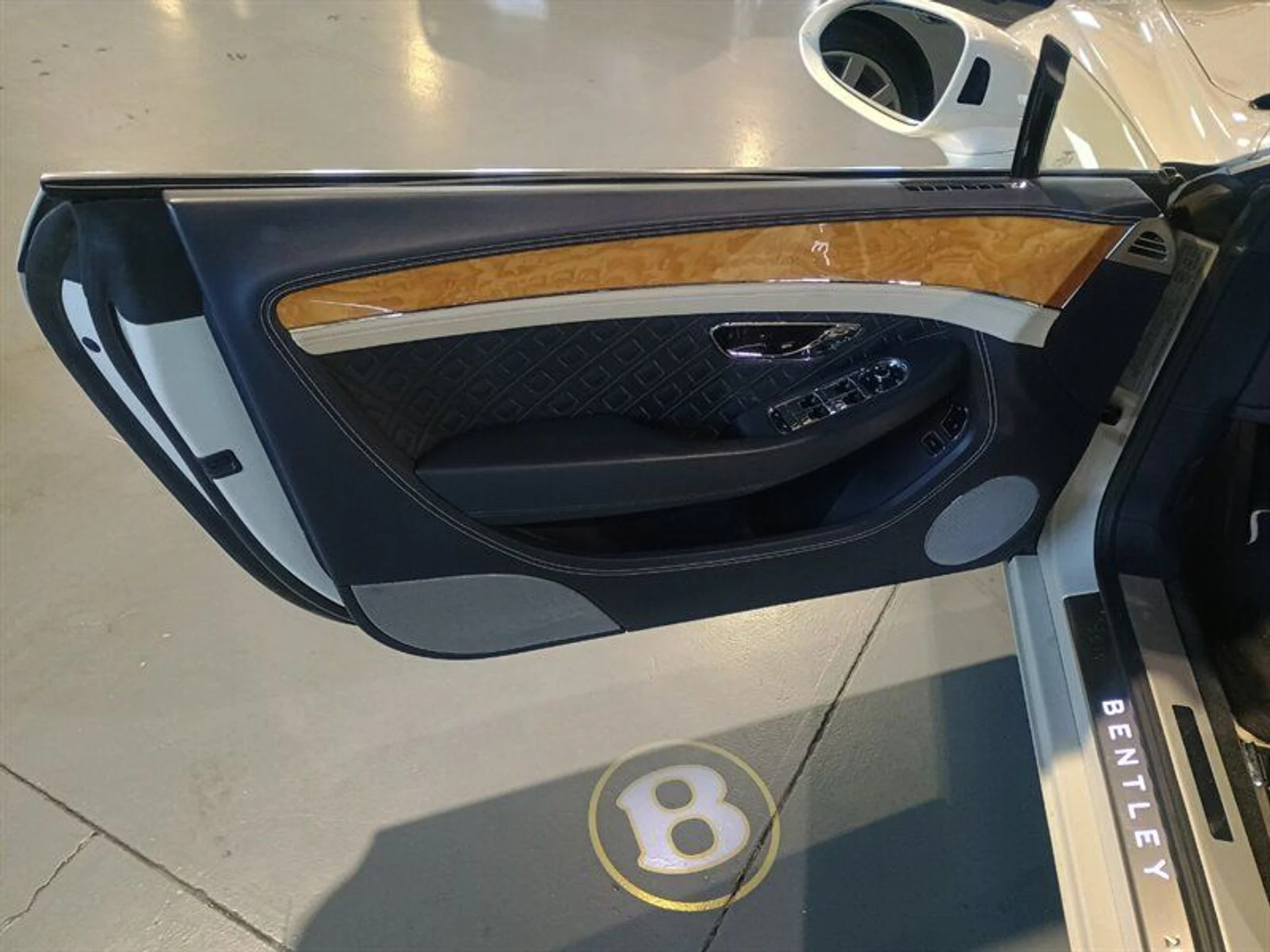 mph010_859735343_65adfd62d4_800_54aa1ca3b2