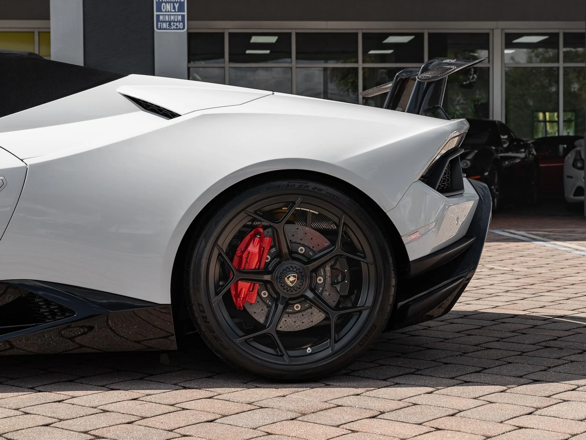 mph010_859940974_Used_2018_Lamborghini_Huracan_Performante_Spyder_1761599124_613e0e2d55