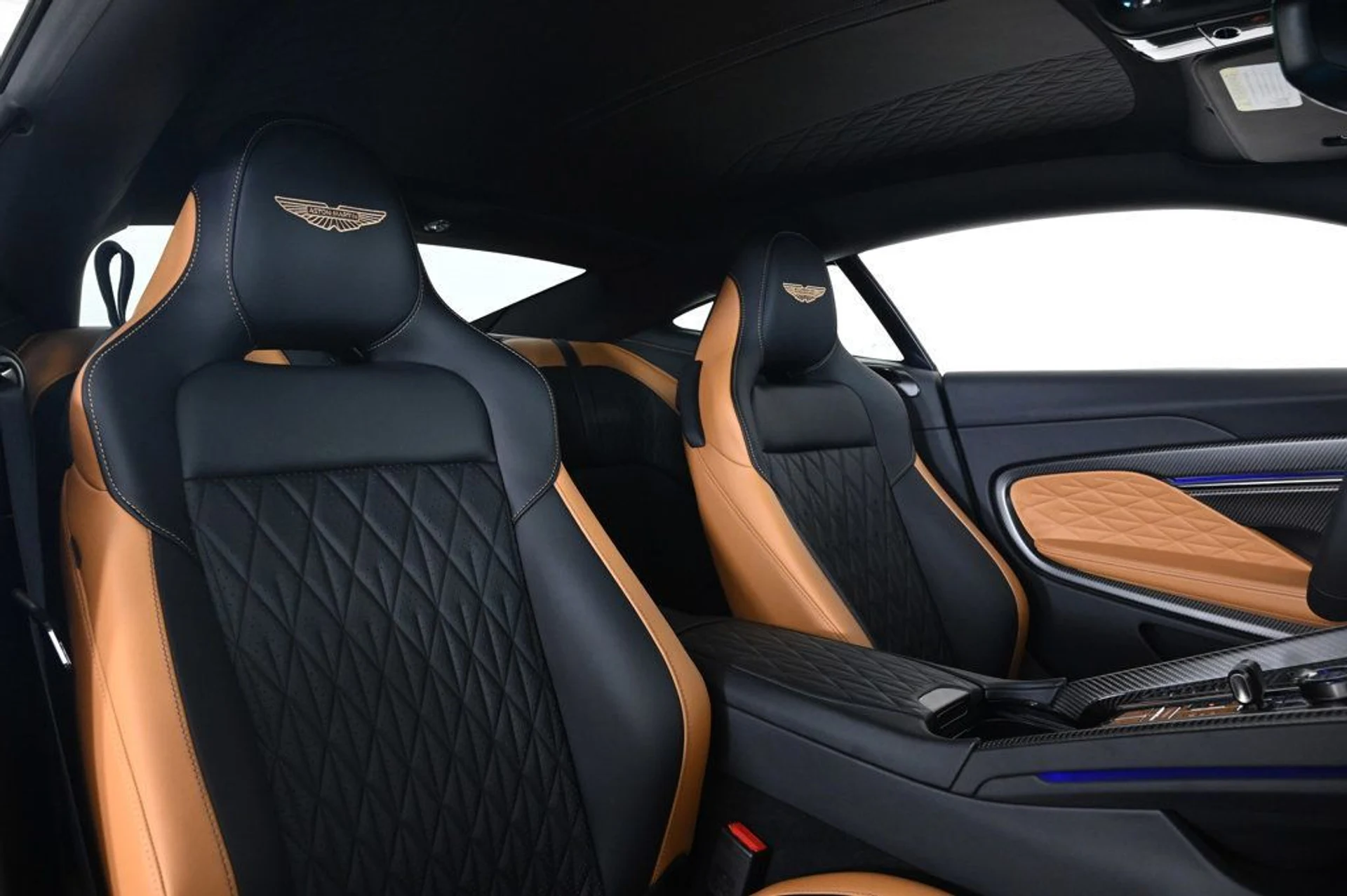 mph010_861258683_new_2026_aston_martin_db12_11350_22934456_10_1024_98c3fc42ee