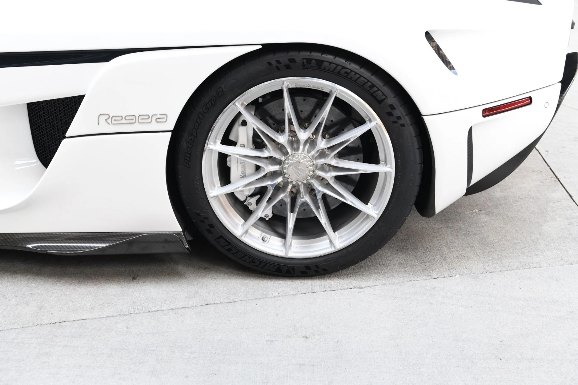 mph010_865277285_10195_p12_l_3d67eff7a4