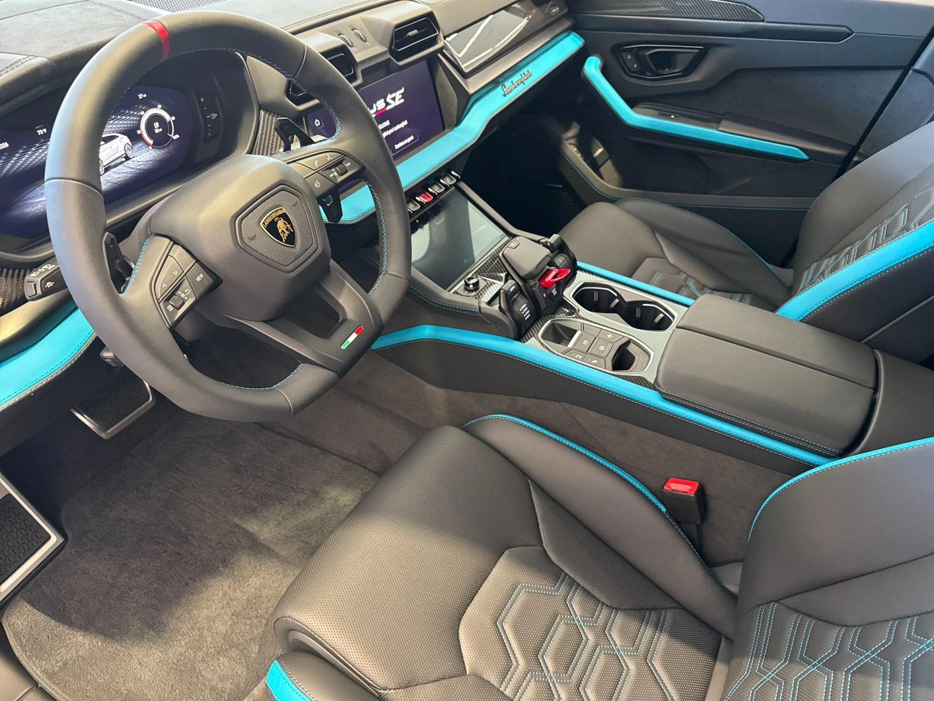 mph010_867751459_New_2026_Lamborghini_Urus_SE_1786111361_bf2fb60631