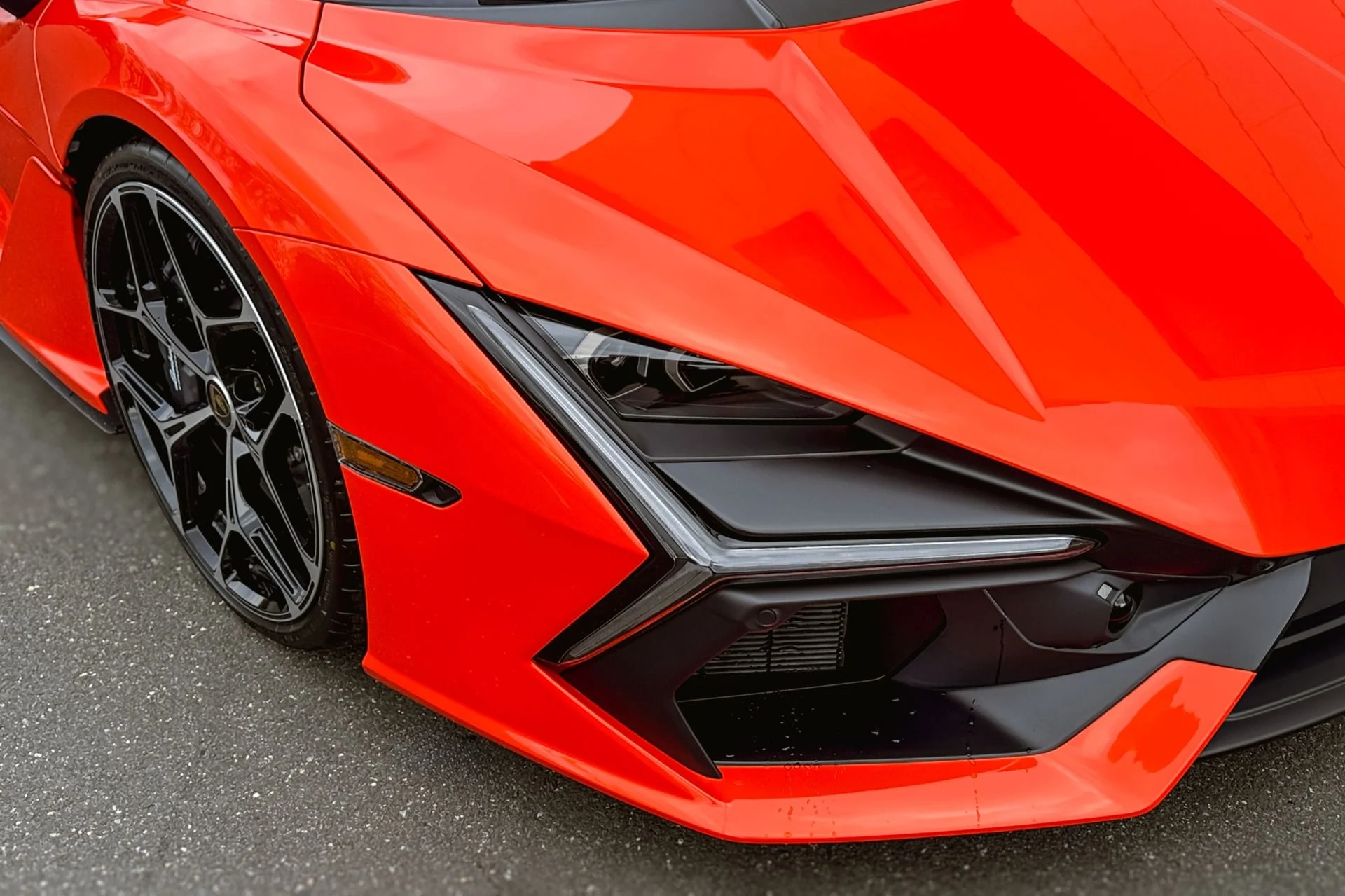 mph010_869177889_Used_2026_Lamborghini_Revuelto_1783720942_e7bc2599f6